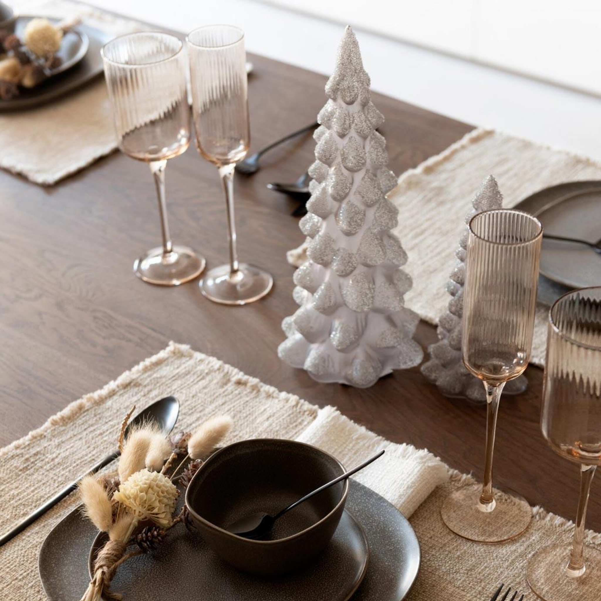 Voir la diapositive 2 : J-LINE Sapin de noël à poser déco  givré  20cm gris