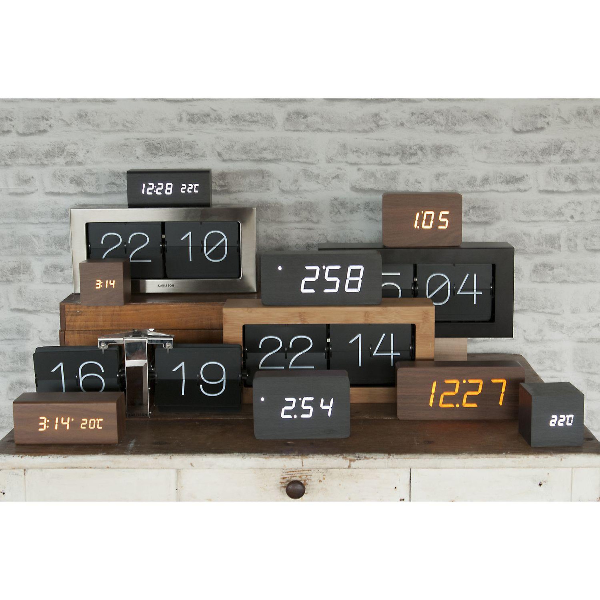 Voir la diapositive 4 : Karlsson Réveil LED Block en Bois sombre