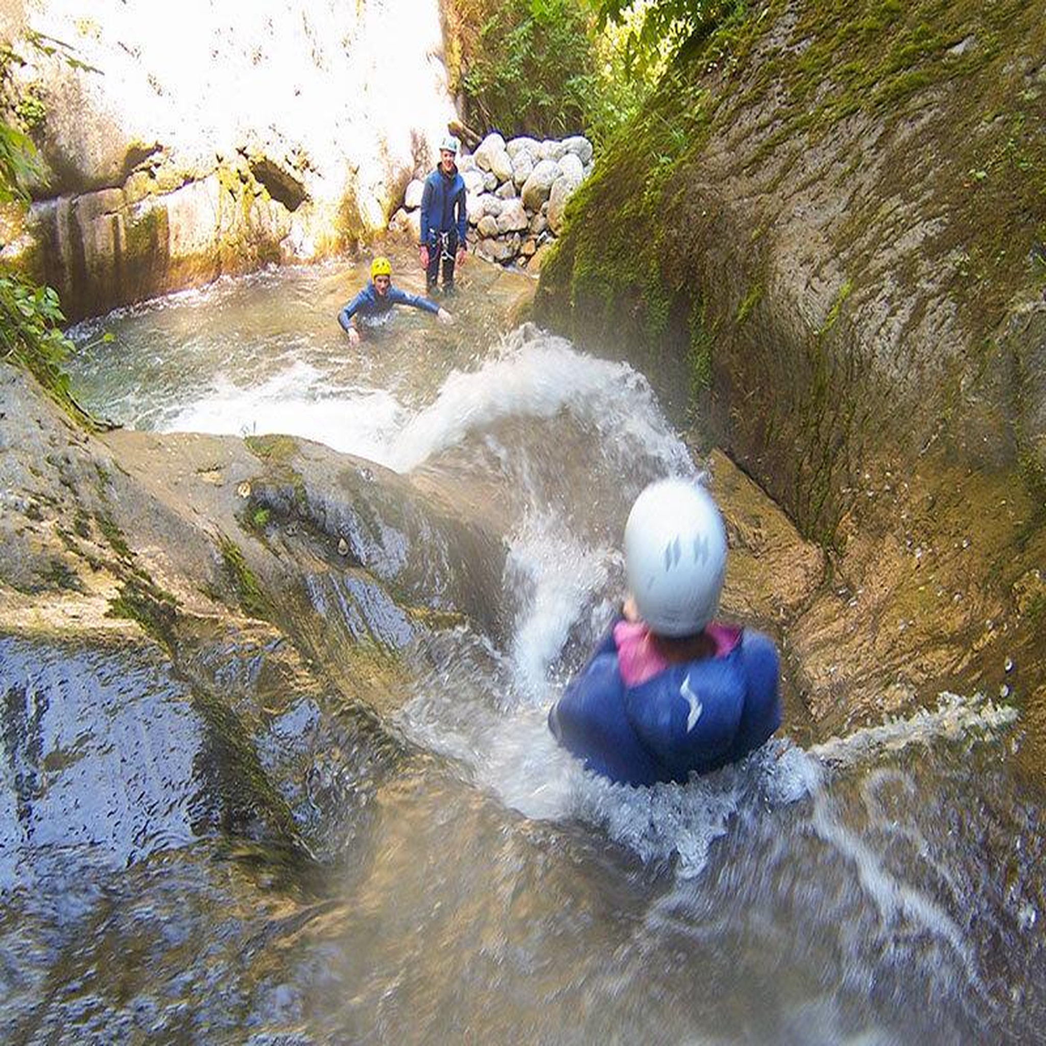 Voir la diapositive 3 : Smartbox 3h d'initiation au canyoning près de méribel - coffret cadeau sport & aventure