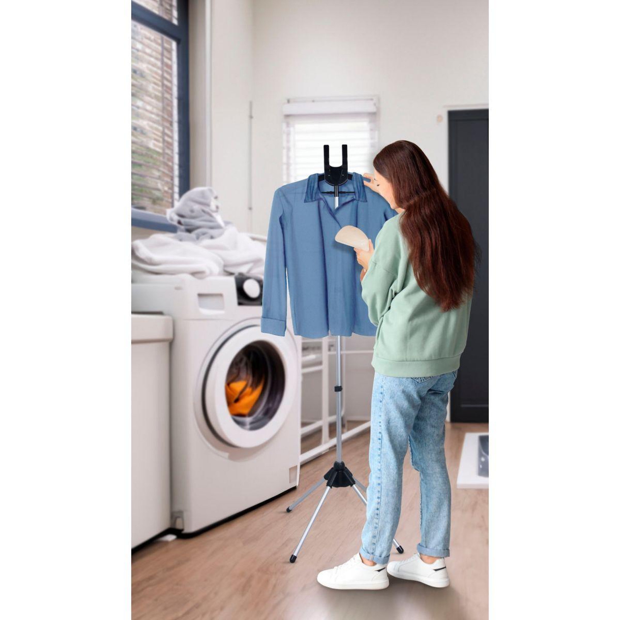 Voir la diapositive 2 : ESSENTIEL B Cintre sur pied télescopique pour défroisseur