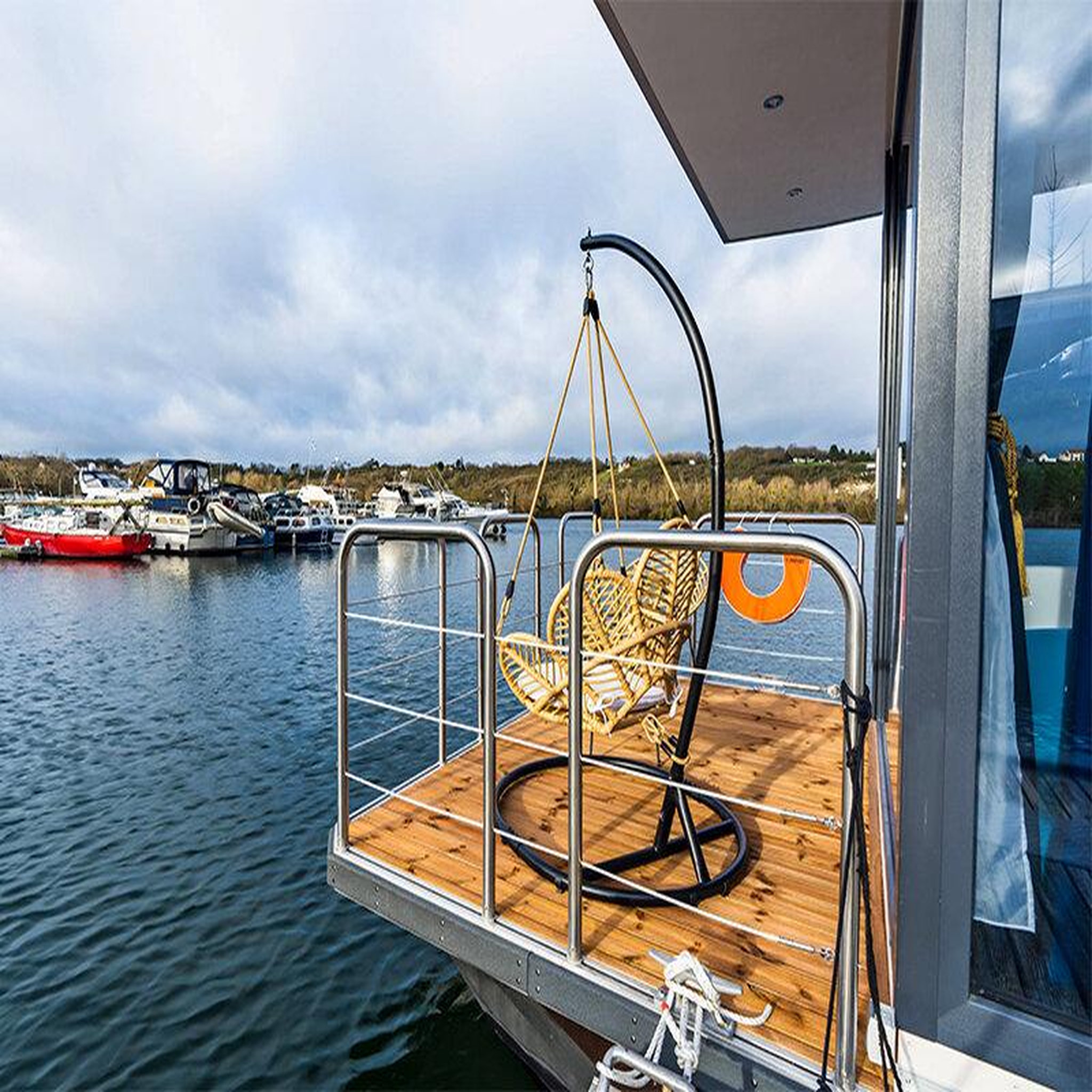 Voir la diapositive 3 : Smartbox 2 jours insolites en maison flottante insolite sur les bords de seine - coffret cadeau séjour