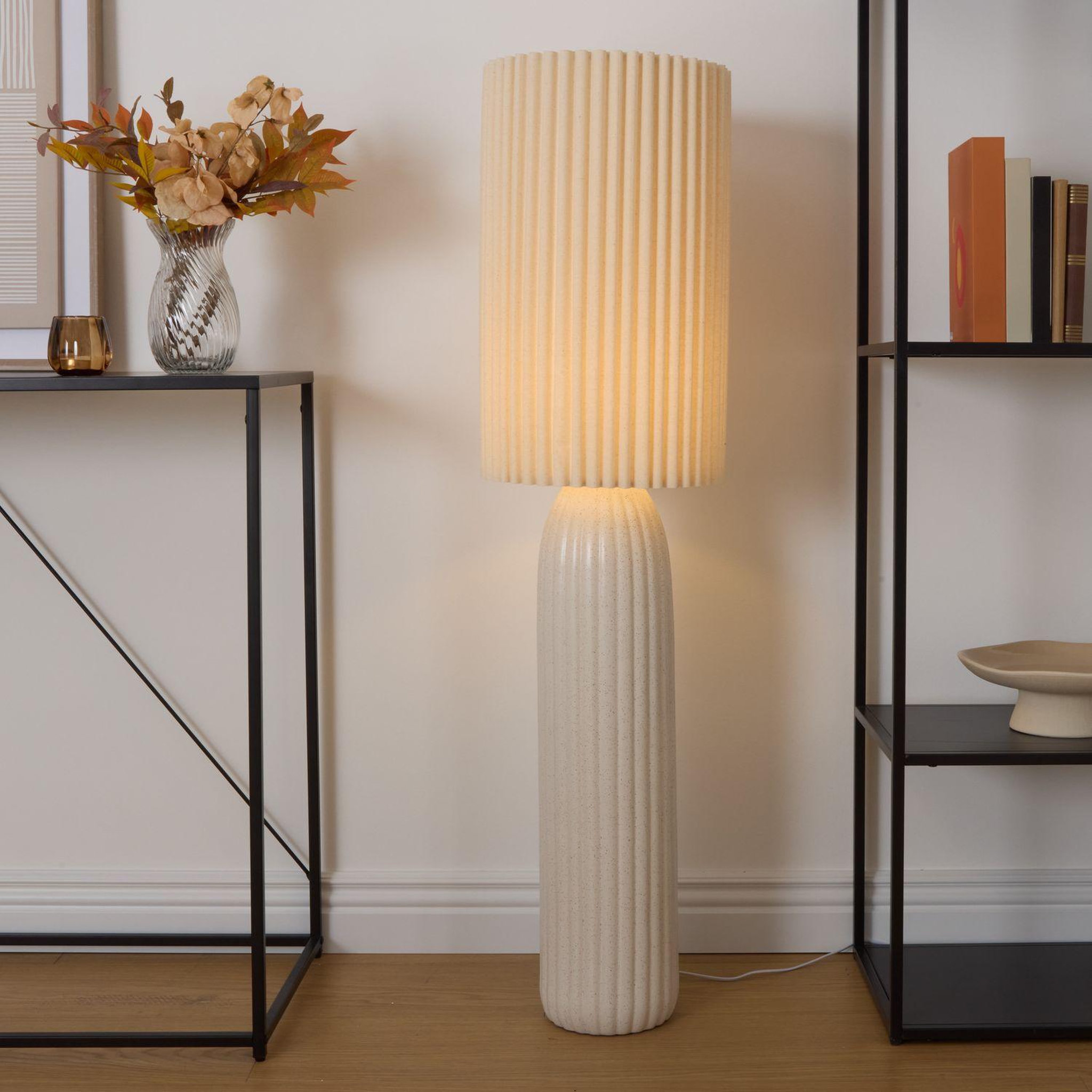 Voir la diapositive 2 : ATMOSPHERA Lampadaire cylindrique en grès kenan - beige