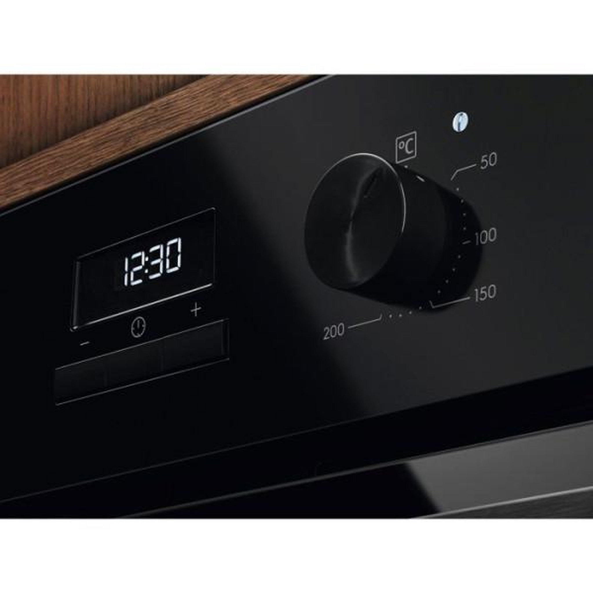 Voir la diapositive 4 : ELECTROLUX Four intégrable 65l 60cm catalyse noir - LOH3C00BK