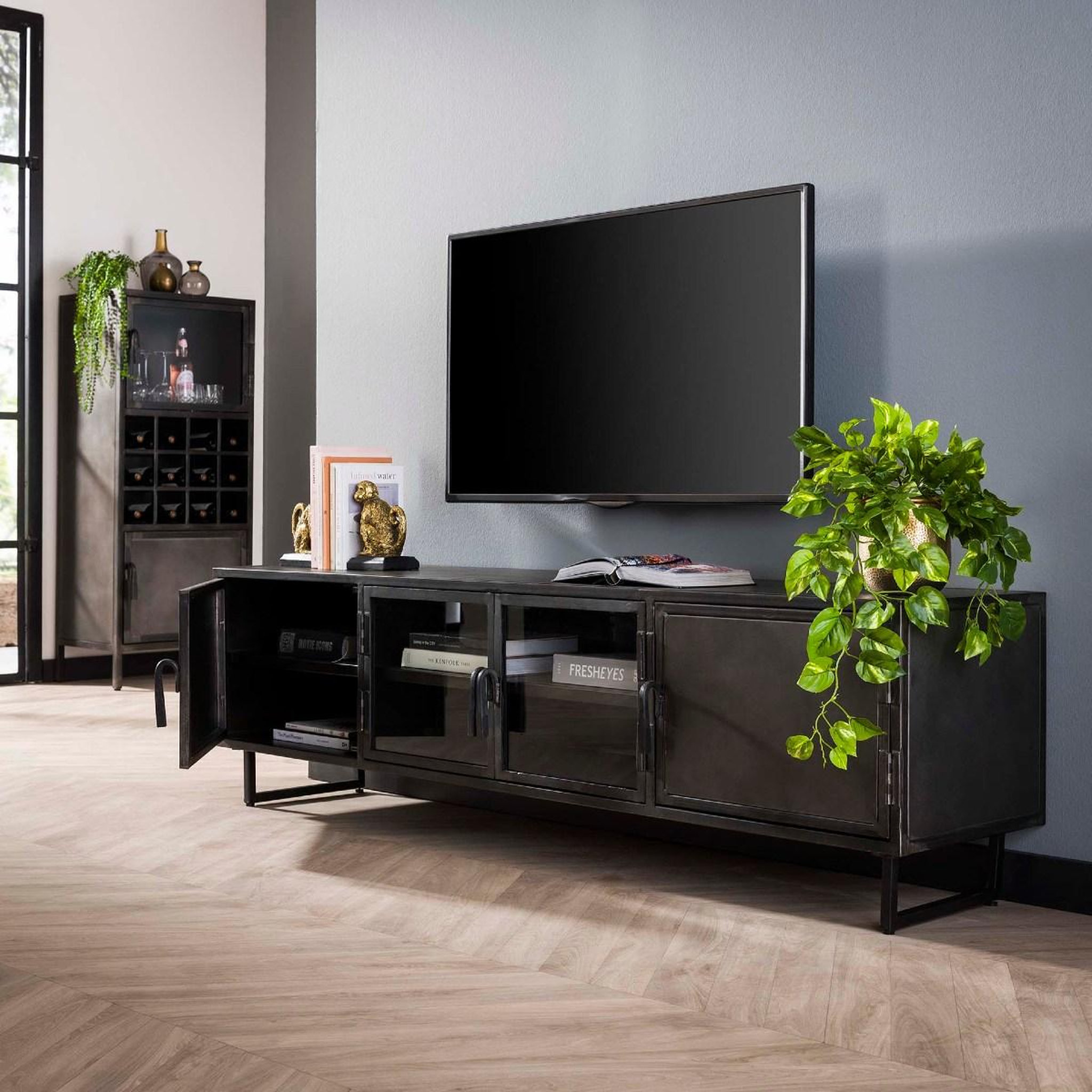 Voir la diapositive 3 : JLC KREATION Meuble tv industriel en métal 180cm iron