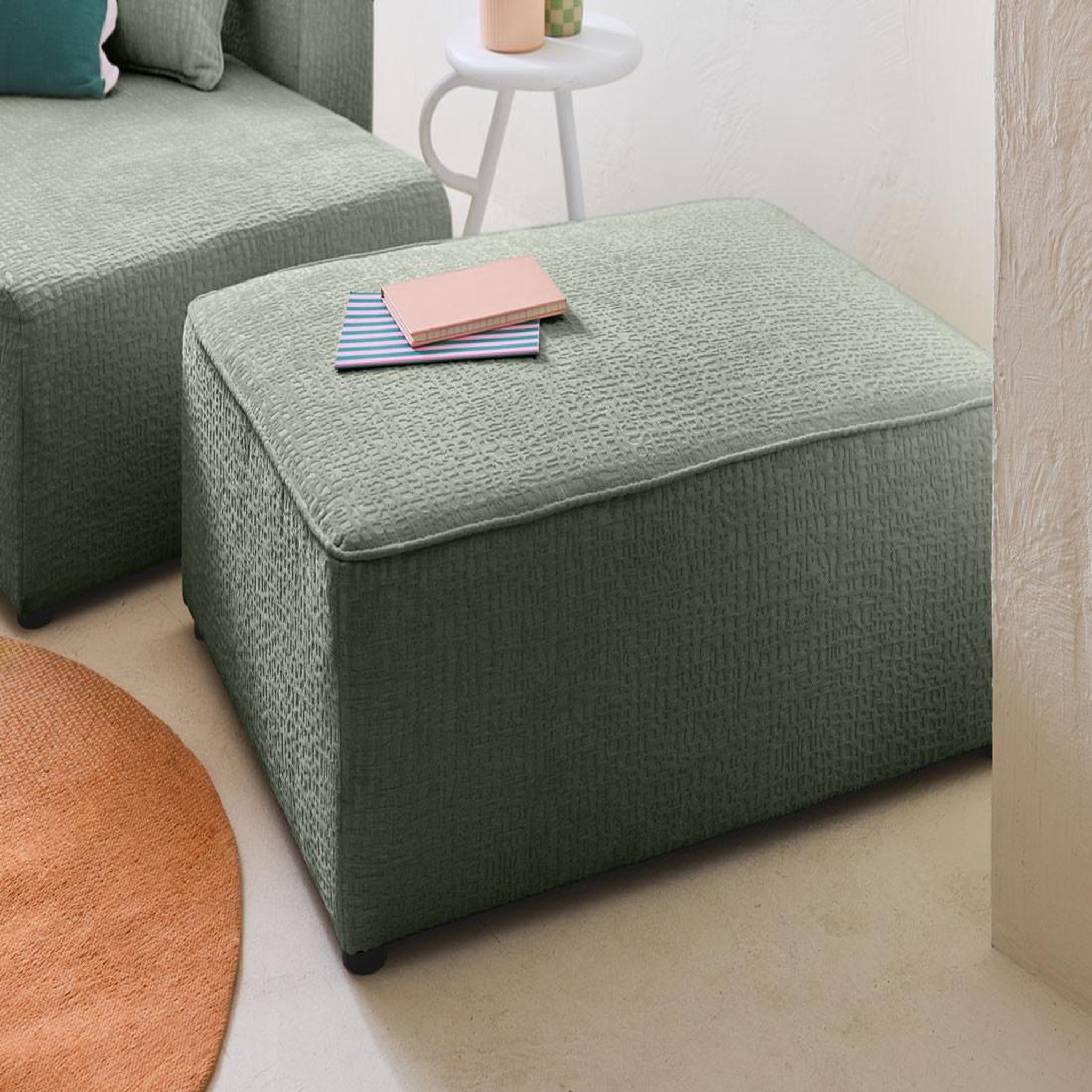 Voir la diapositive 1 : BEST MOBILIER Topaze - pouf - en tissu velours relief