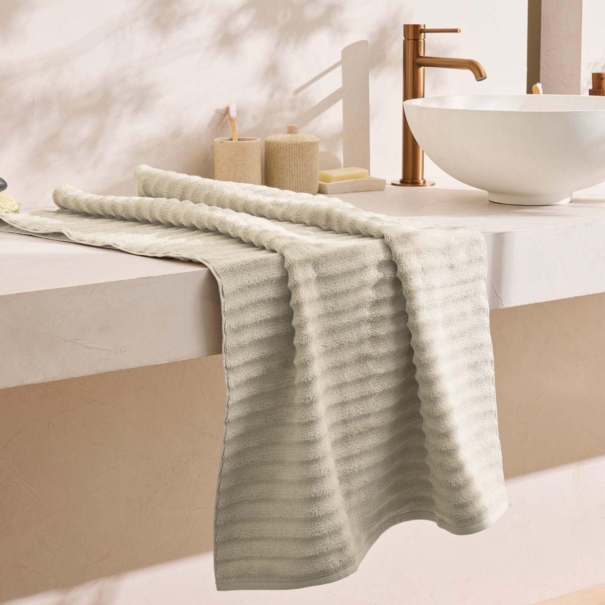 Voir la diapositive 4 : Douceur d'Intérieur Drap de douche  maya  70x130cm taupe