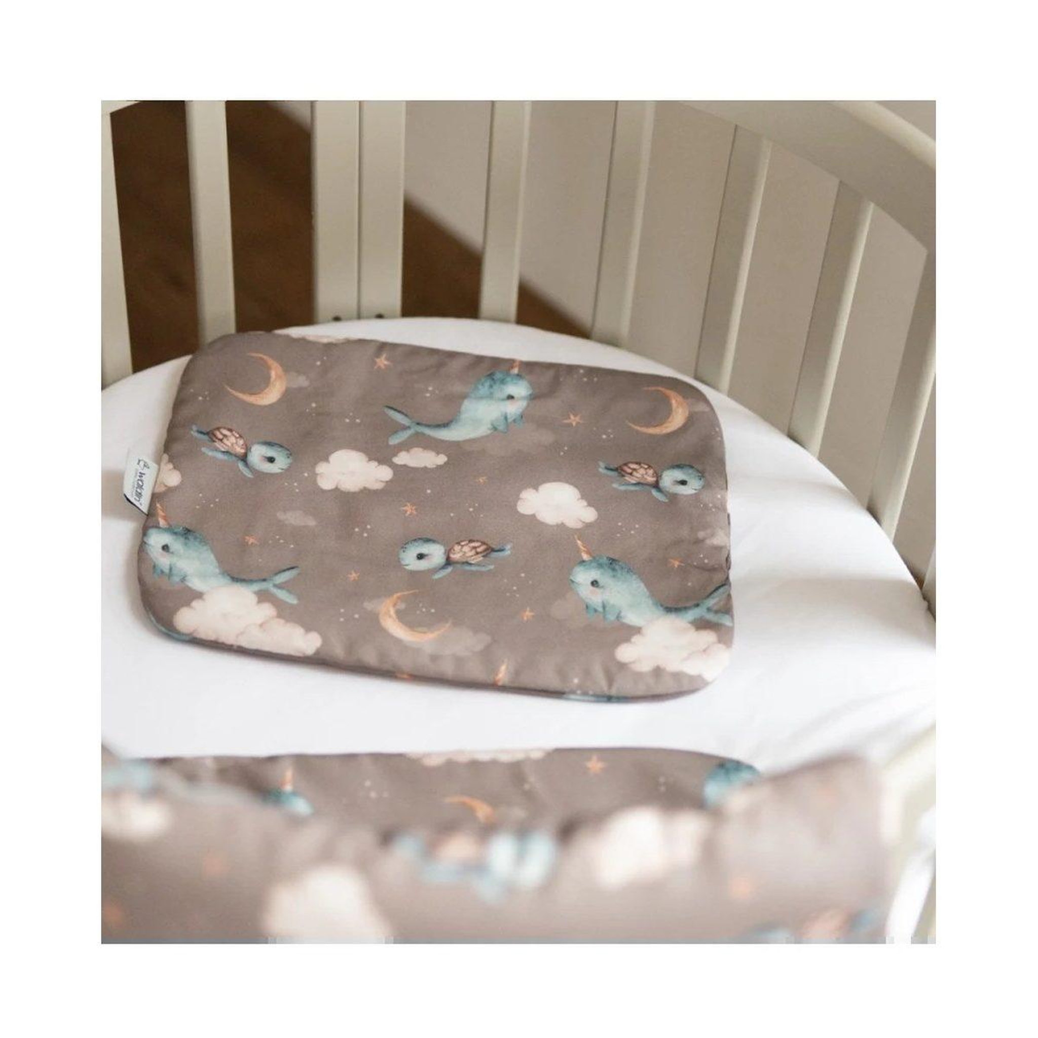 Voir la diapositive 3 : WALDIN Oreiller bébé 40 × 30 cm - motif baleine, brun