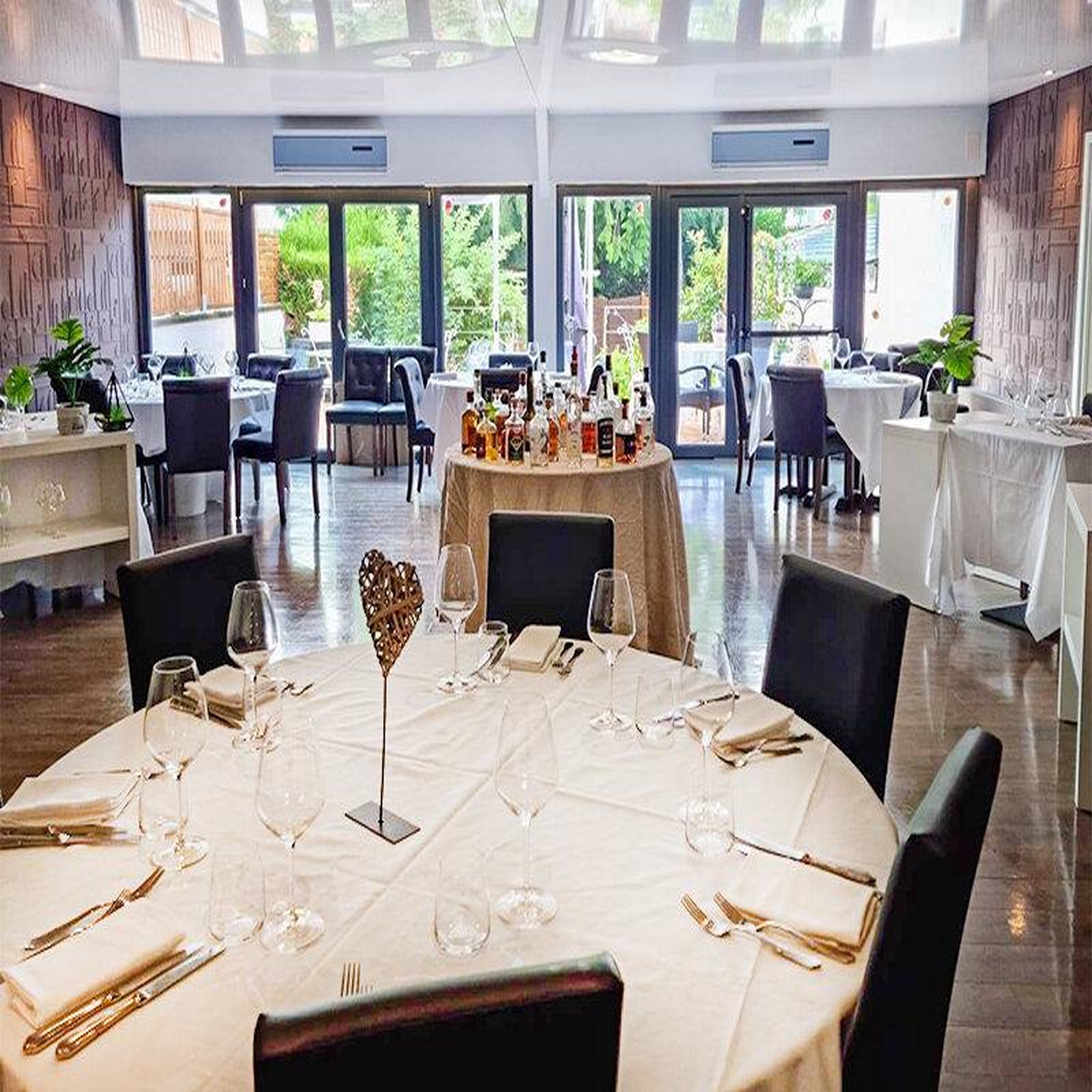 Voir la diapositive 3 : Smartbox Repas gastronomique pour 2 près de Metz : menu 3 plats avec coupe de crémant - Coffret Cadeau Gastronomie