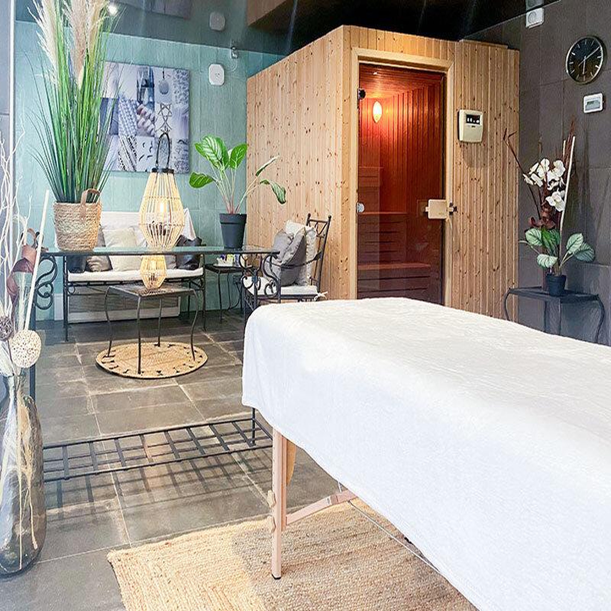 Voir la diapositive 3 : Smartbox Séjour de 2 jours en hôtel 4* à vannes avec massage et spa - coffret cadeau séjour