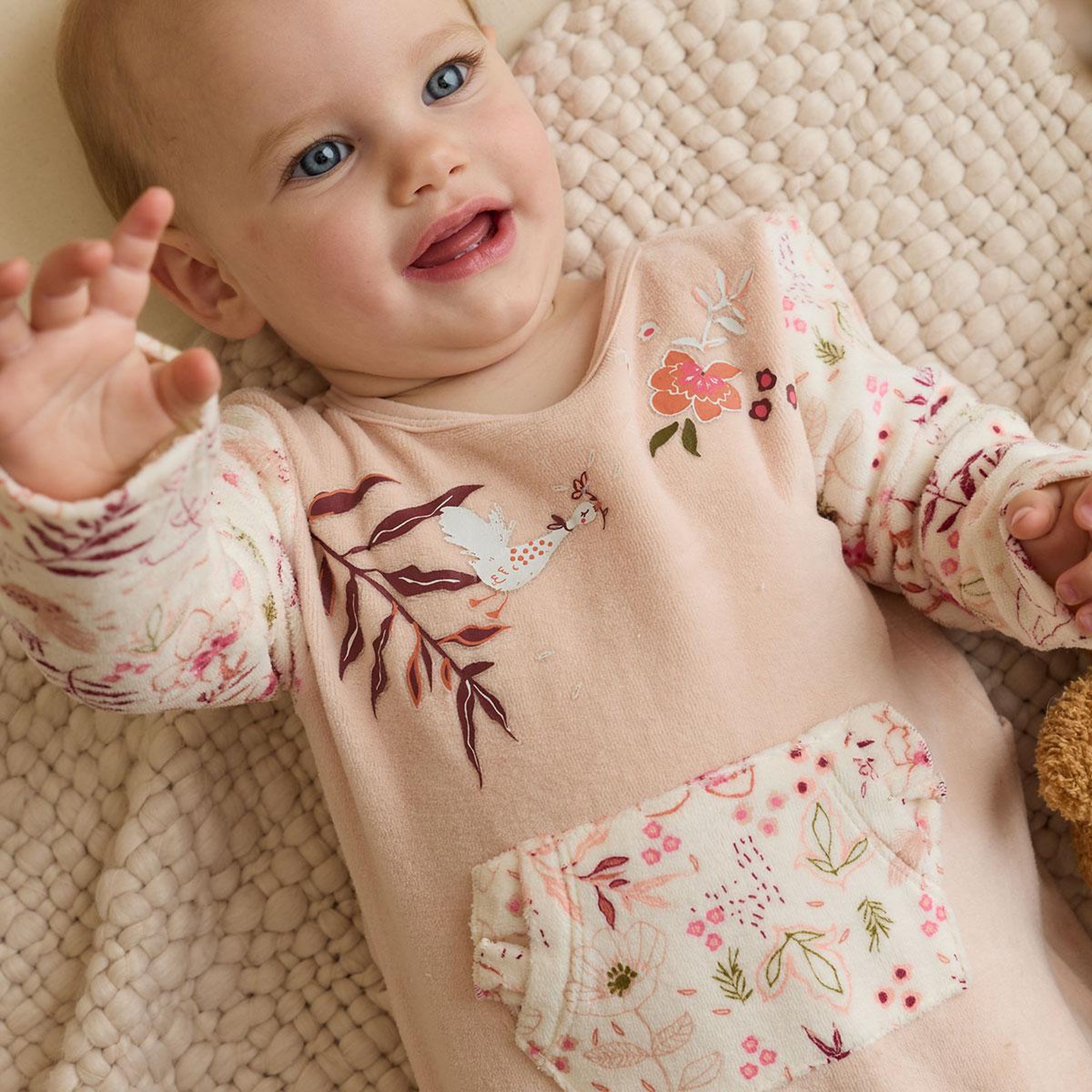 Voir la diapositive 6 : Petit BÃ©guin Pyjama bébé en velours manouk