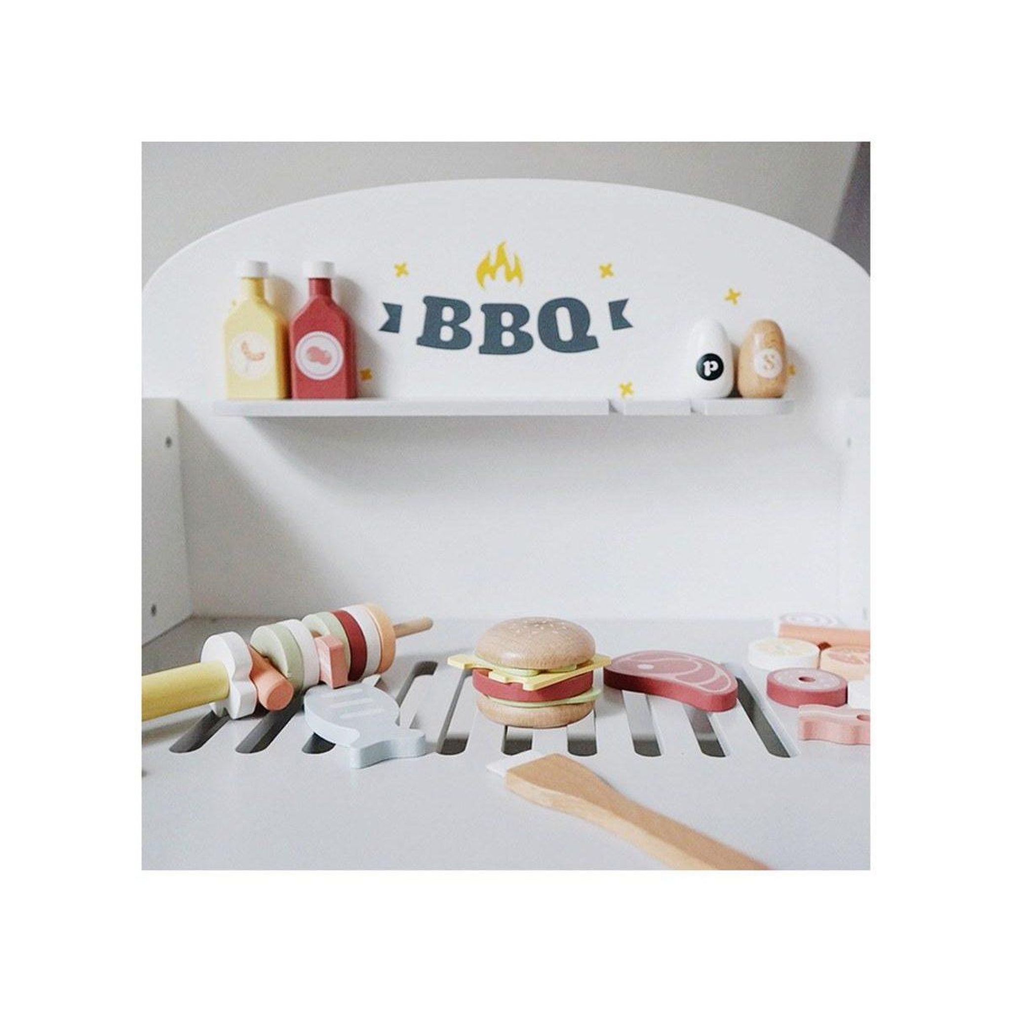 Voir la diapositive 4 : 1001JOUETS Barbecue en Bois - Avec Accessoires - 75 cm