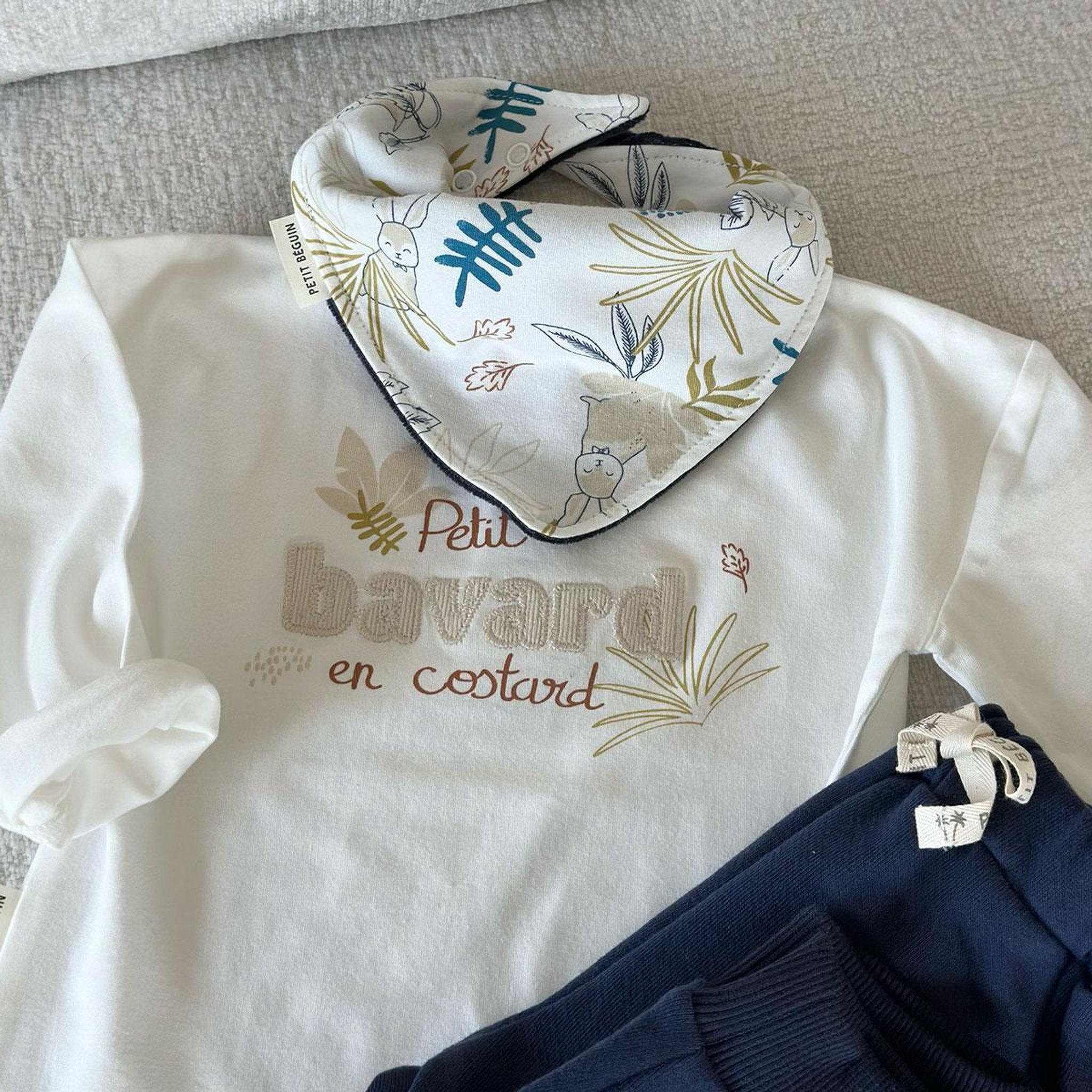 Voir la diapositive 3 : Petit Béguin Foulard enfant en velours Gribouille