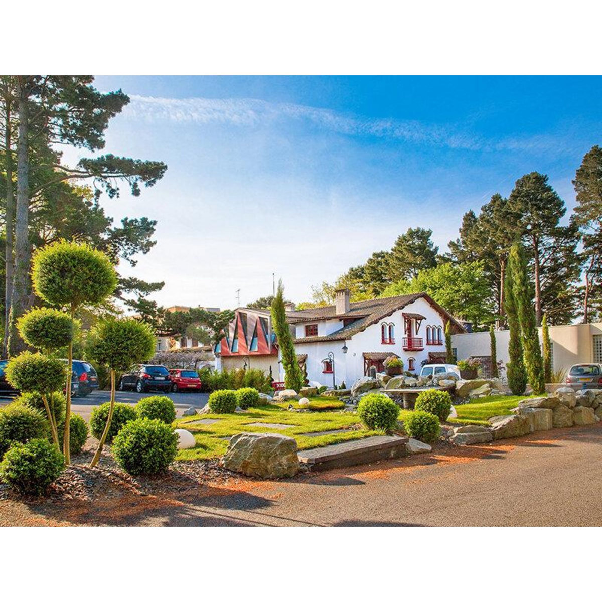 Smartbox Massage de 30 min et accès d'1h à l'espace bien-être aux portes de Nantes - Coffret Cadeau Bien-être