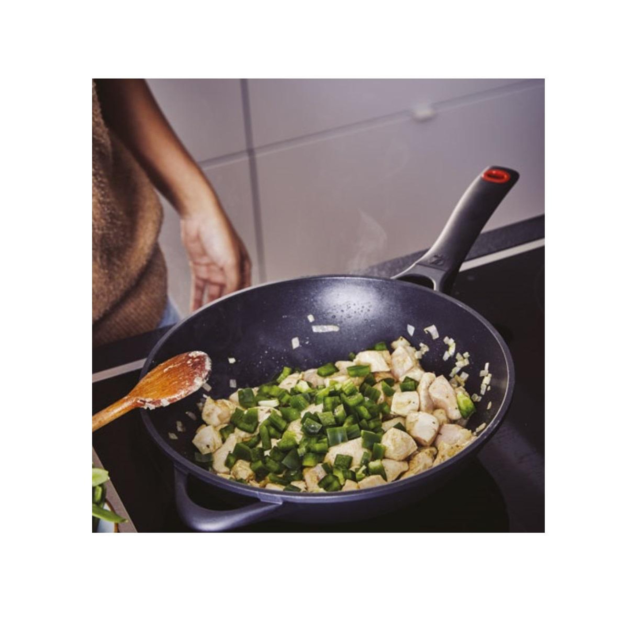 Voir la diapositive 3 : Beka Poêle wok aluminium 30cm noir - 101699