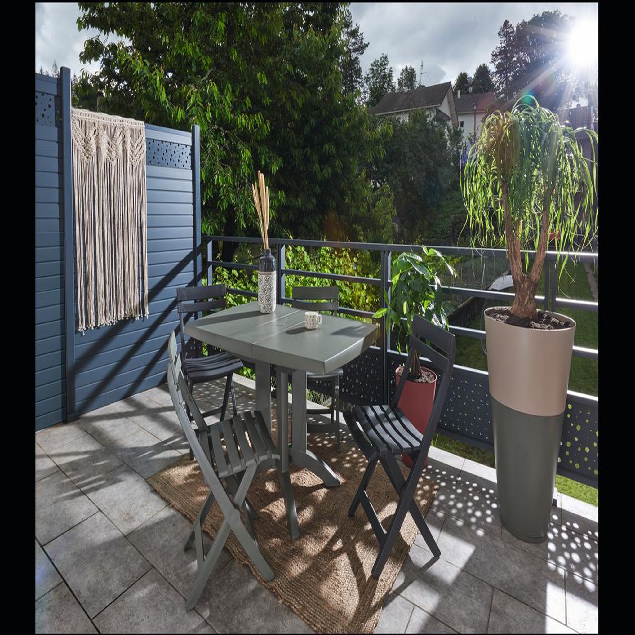 Voir la diapositive 1 : GROSFILLEX Salon de jardin - 4 places - Résine - Gris - VEGA