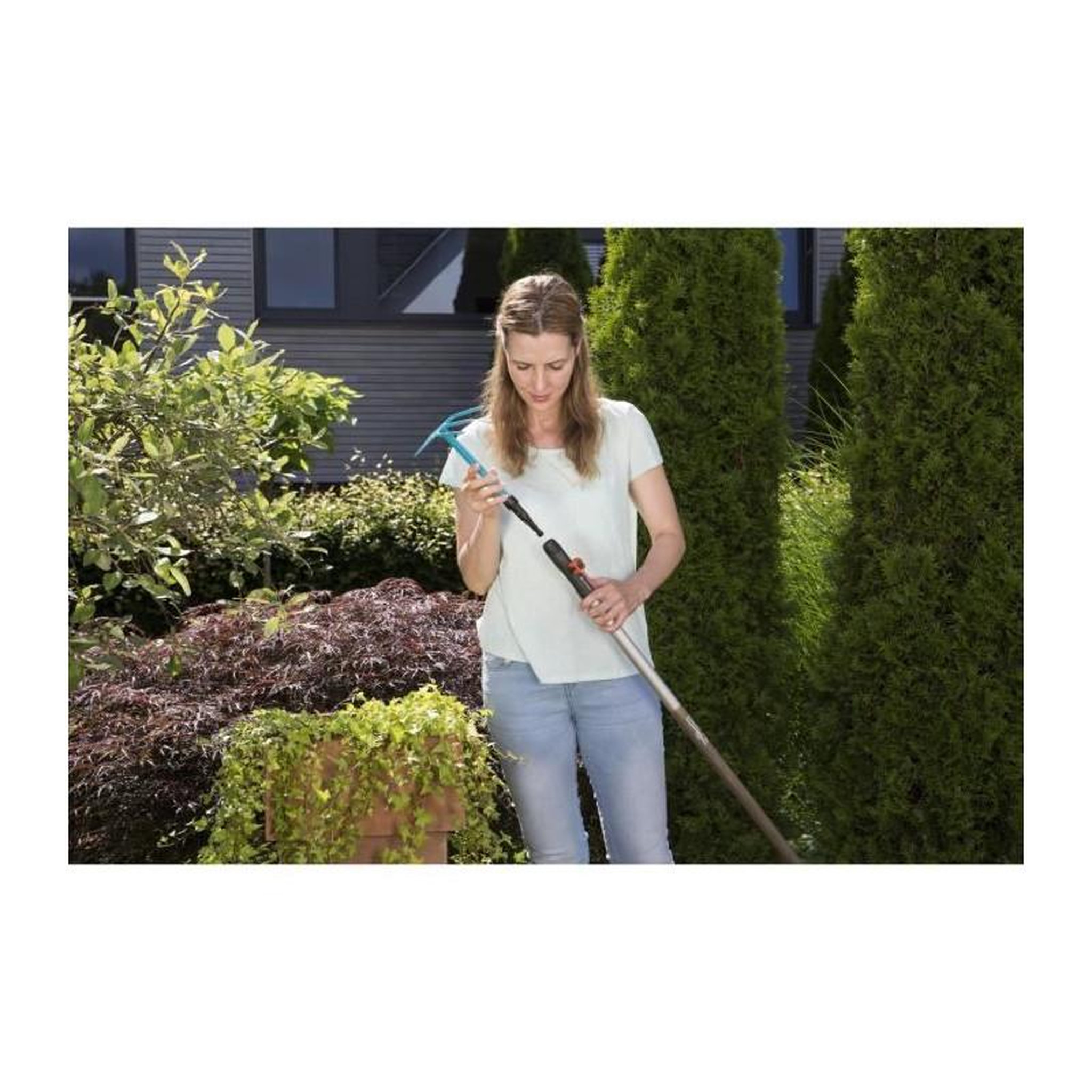 Voir la diapositive 2 : Gardena GARDENA Serfouette a fleurs 6.5cm Combisystem - Acier enduit - Outil adapte pour tout travaux de sol - Garantie 25 ans 8915-20
