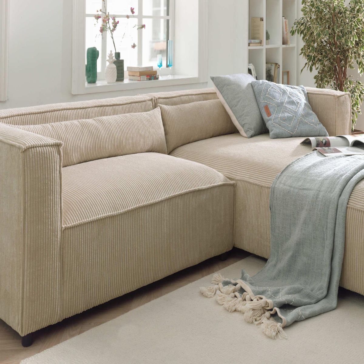 LISA DESIGN Ela - canapé d'angle droit 4 places - en velours côtelé - style contemporain