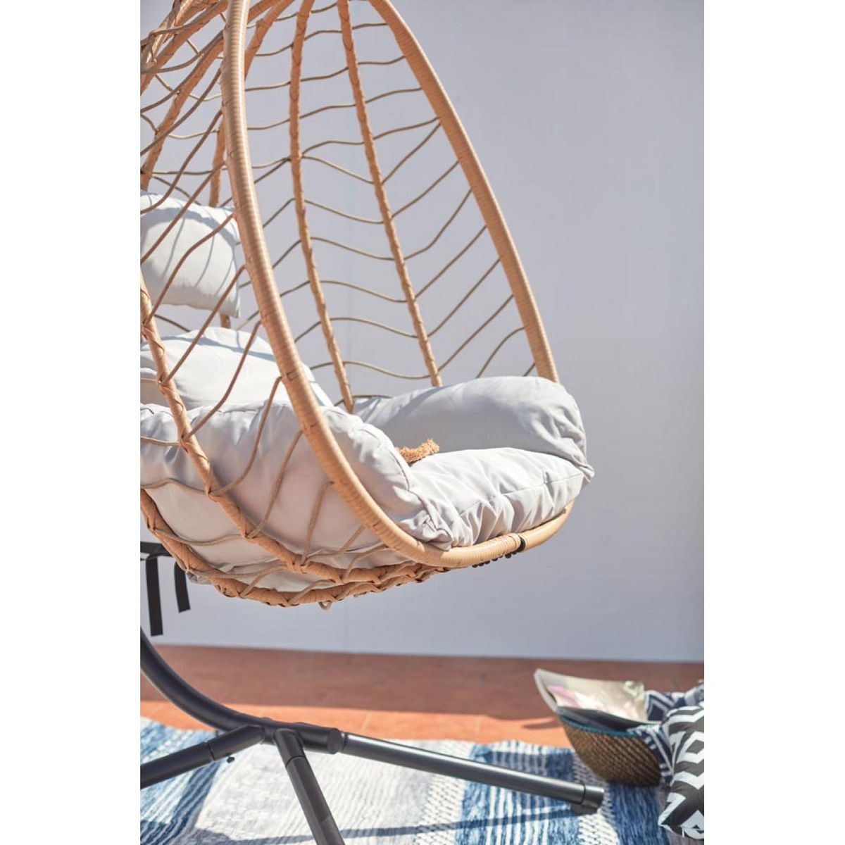 CONCEPT USINE Fauteuil suspendu en résine effet rotin naturel LIMA