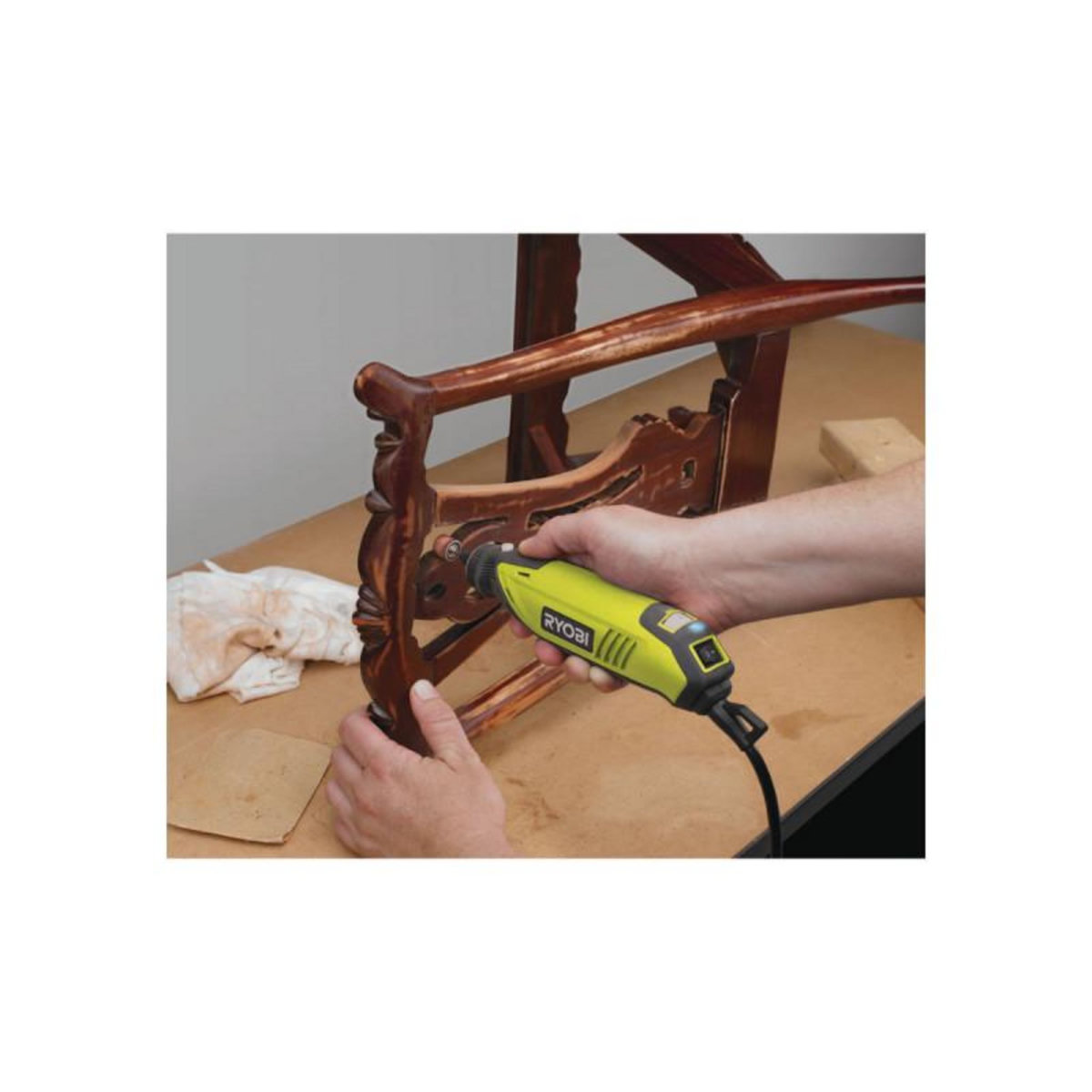 Ryobi Coffret outils multifonctions RYOBI 150W - 115 accessoires - arbre flexible - support télescopique