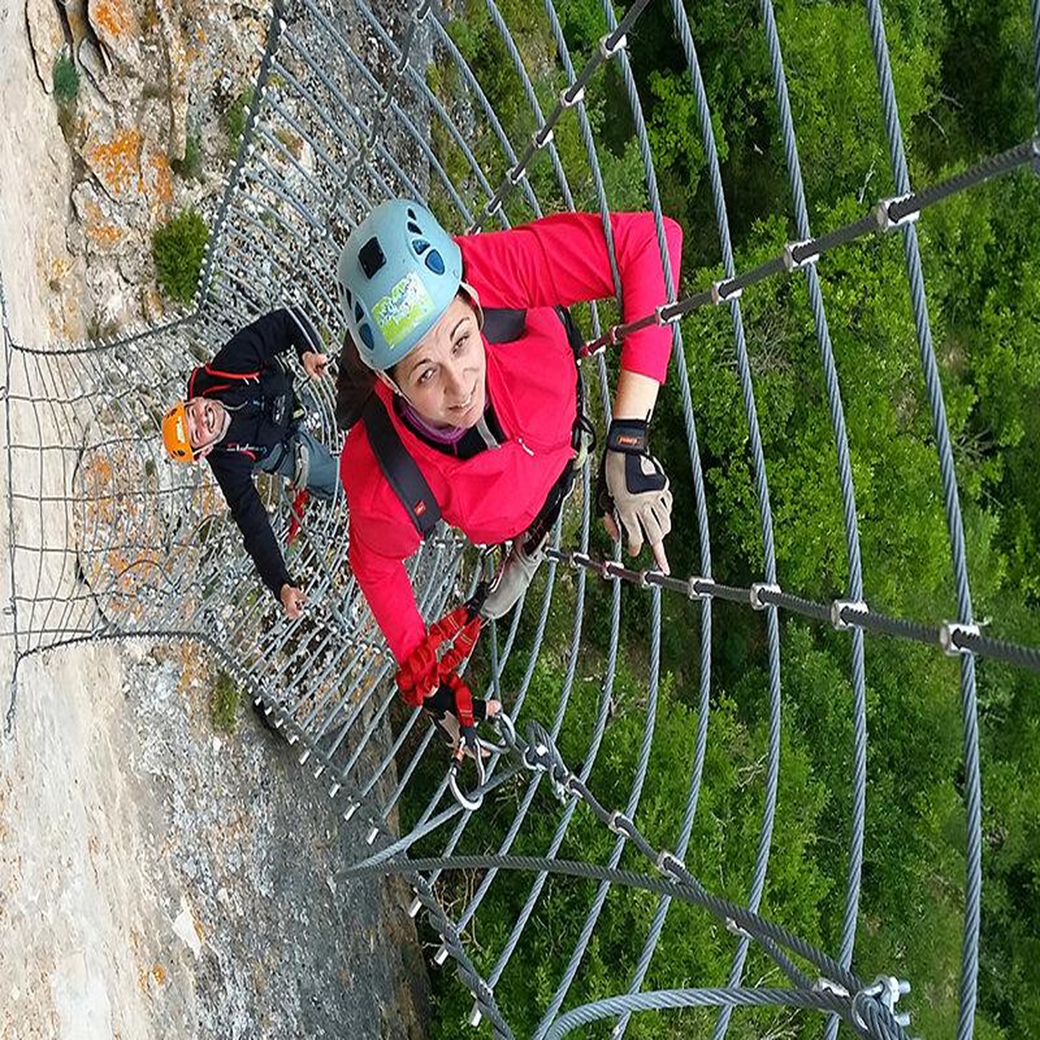 Voir la diapositive 6 : Smartbox Aventure dans les arbres : ponts & ziplines pour tous - coffret cadeau sport & aventure