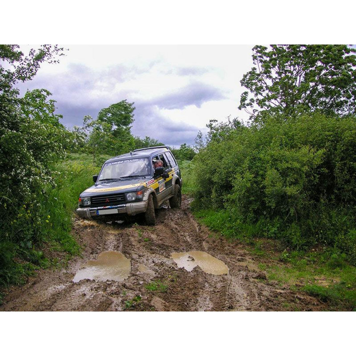 Smartbox Randonnée de 3h30 en 4x4 dans la région de Thoiry - Coffret Cadeau Sport & Aventure