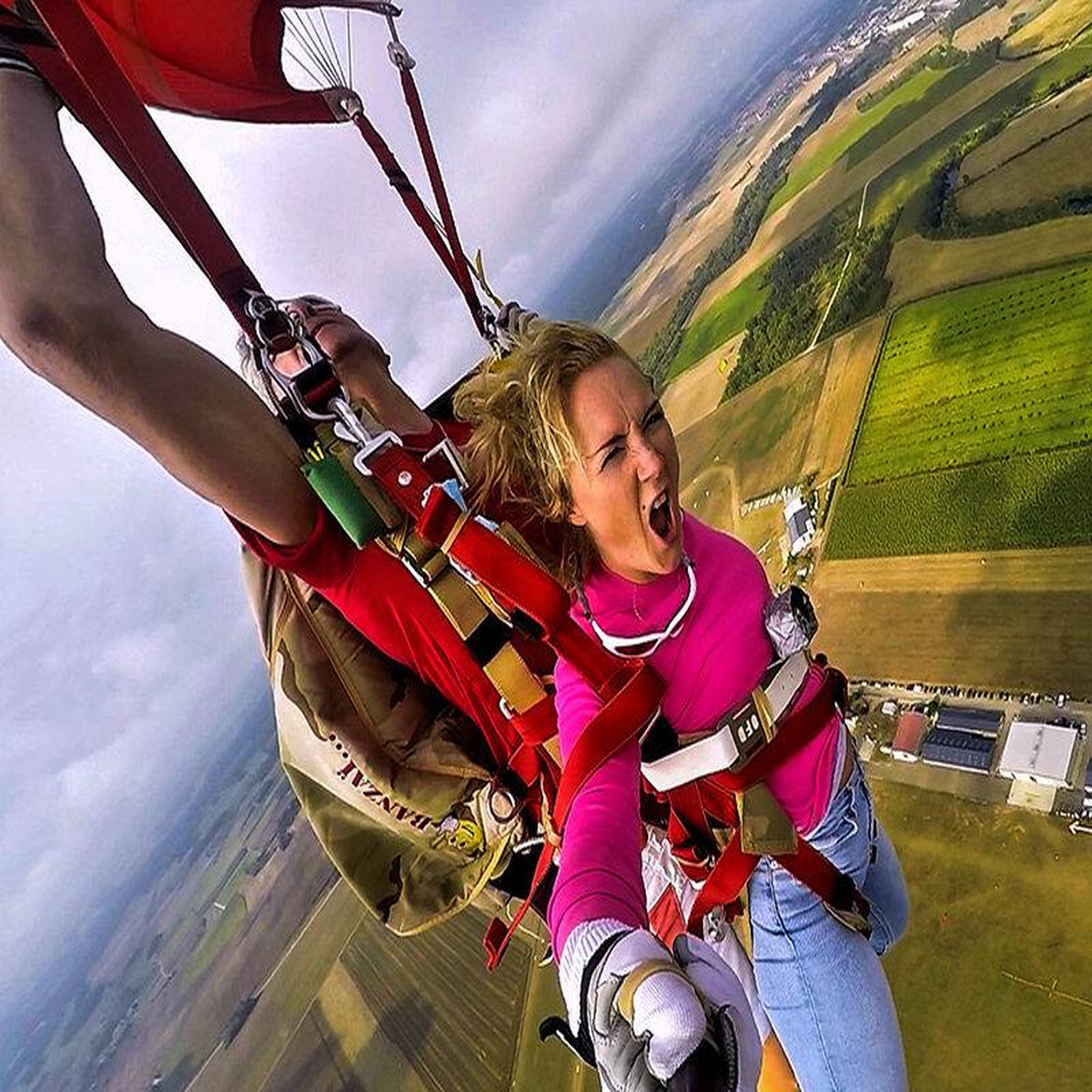 Voir la diapositive 3 : Smartbox Saut en parachute à 3.000 mètres d'altitude entre auxerre et troyes - coffret cadeau sport & aventure