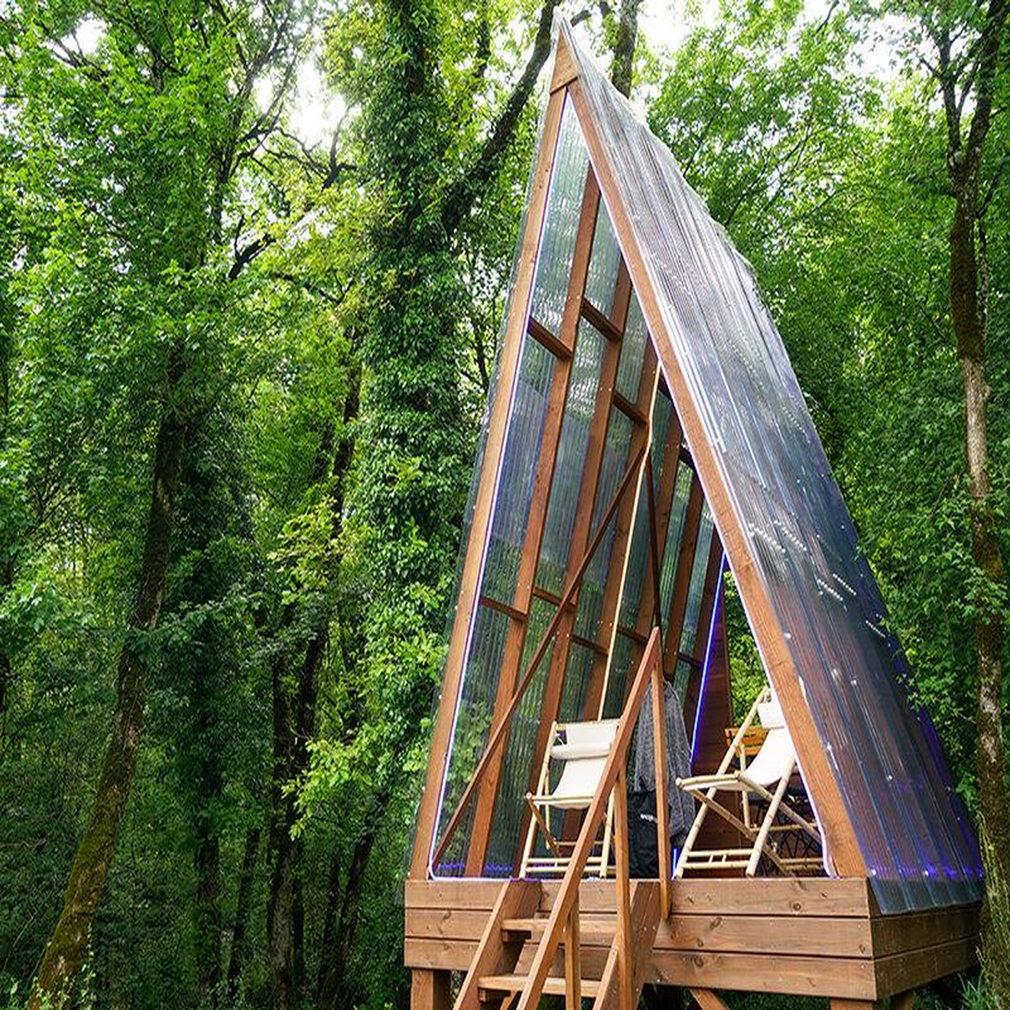 Voir la diapositive 5 : Smartbox Escale insolite en bulle en pleine nature près de lyon - coffret cadeau séjour