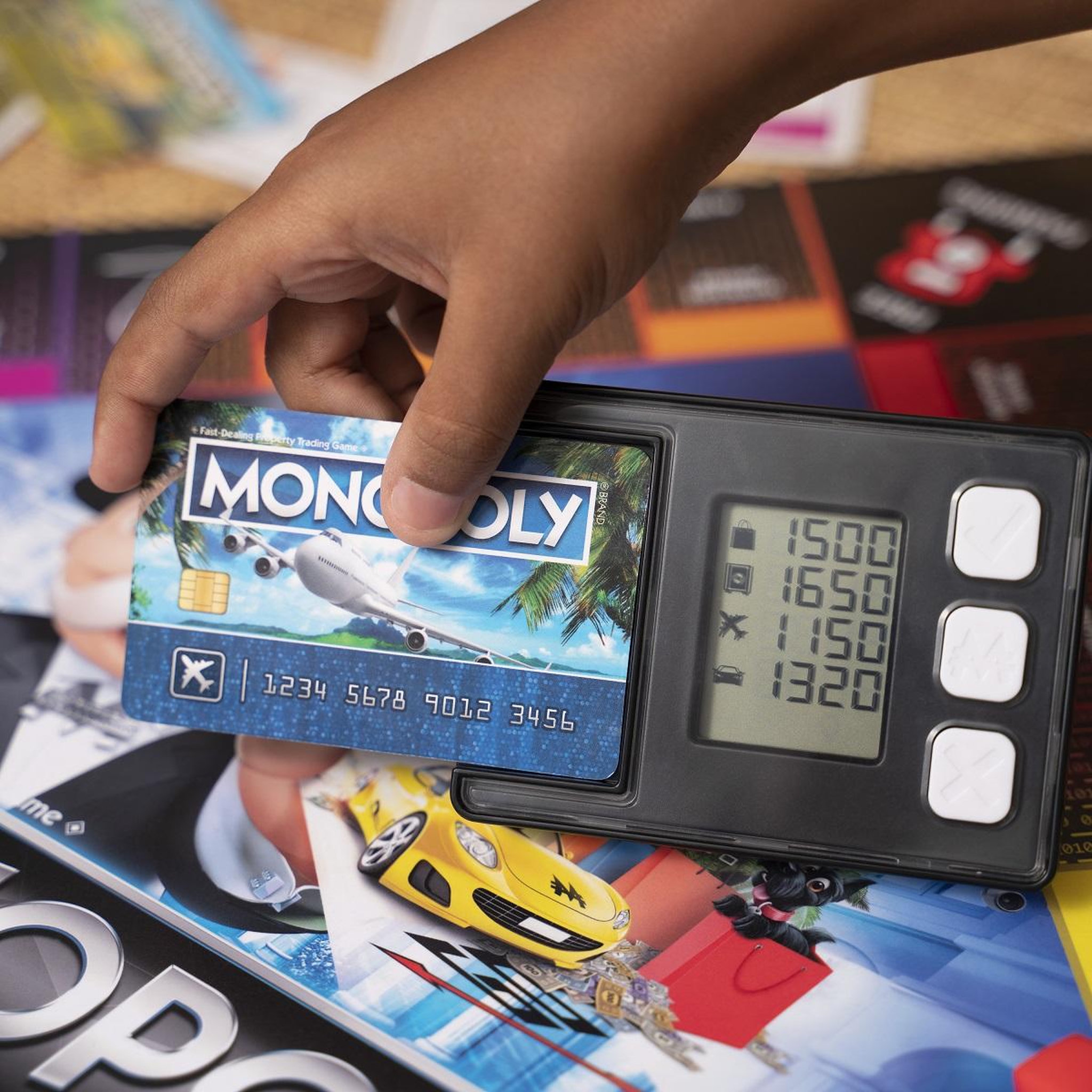 Voir la diapositive 4 : HASBRO Jeu Monopoly Super Electronique