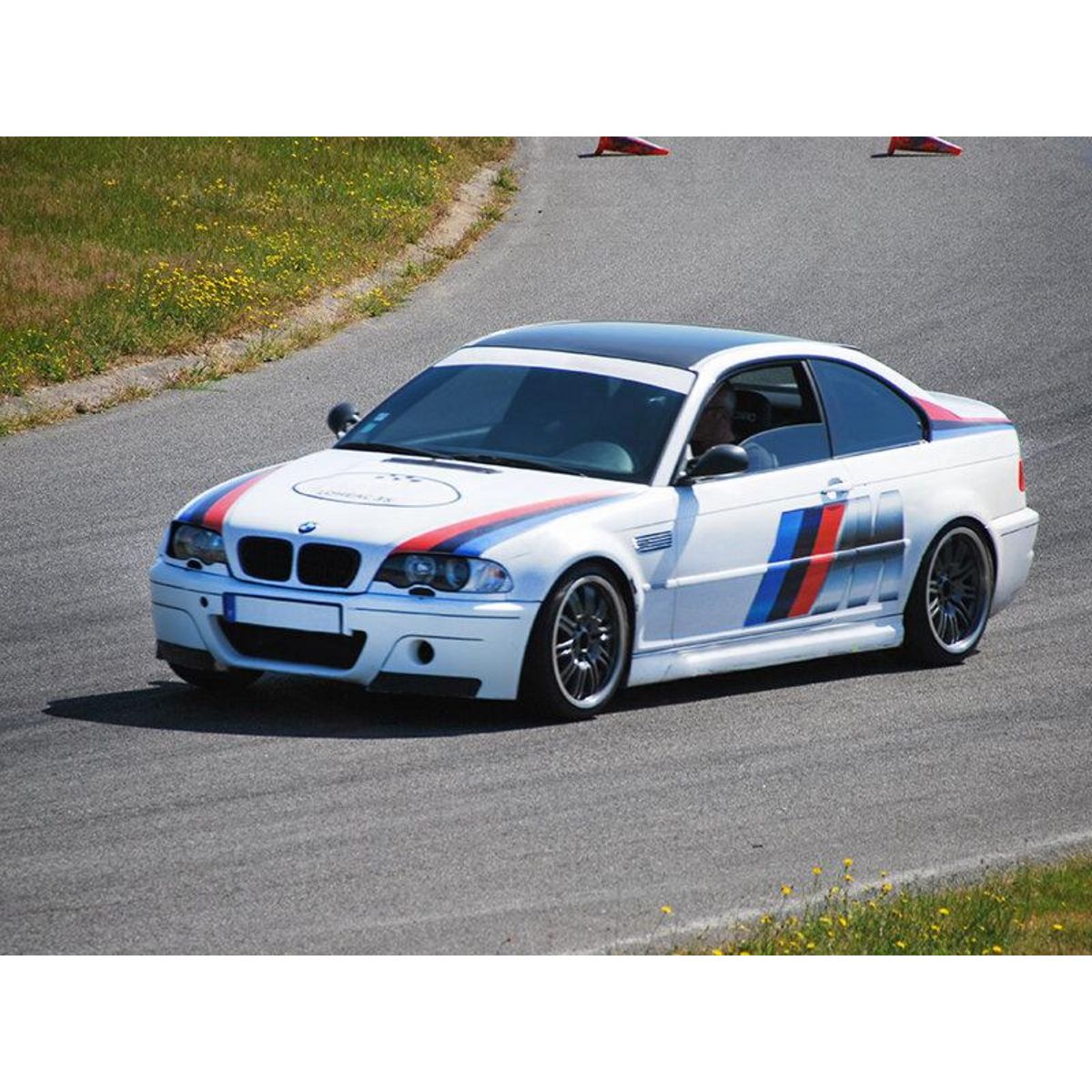 Smartbox Passion pilotage : 10 tours au volant d'une BMW M3 E46 sur le circuit de Lohéac - Coffret Cadeau Sport & Aventure