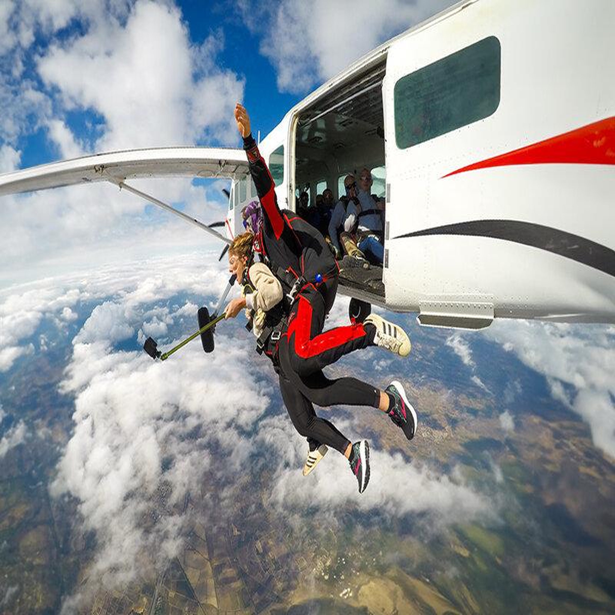 Voir la diapositive 2 : Smartbox Saut en parachute près de toulouse - coffret cadeau sport & aventure