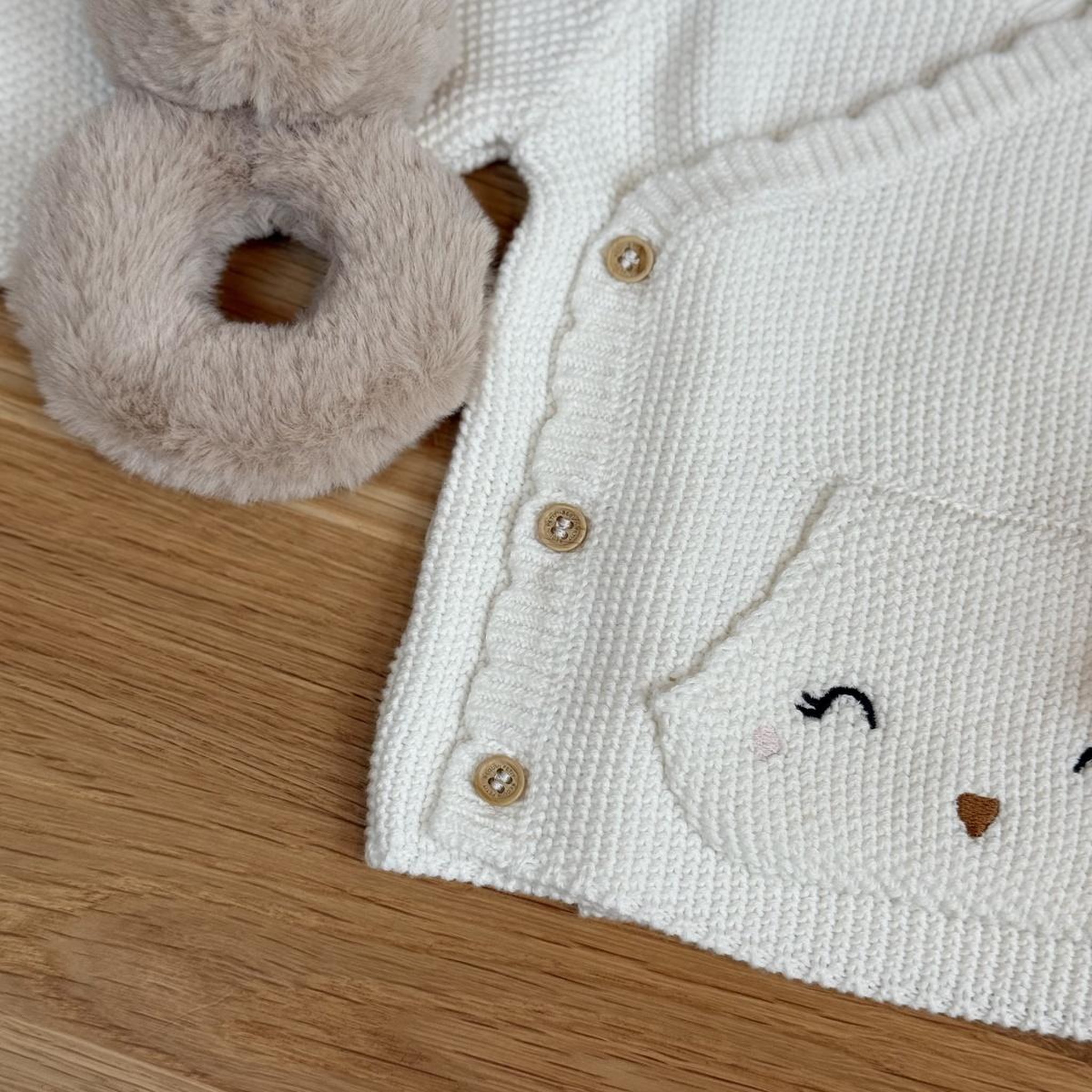 Voir la diapositive 6 : Petit Béguin Ensemble bébé gilet et pantalon en tricot colette