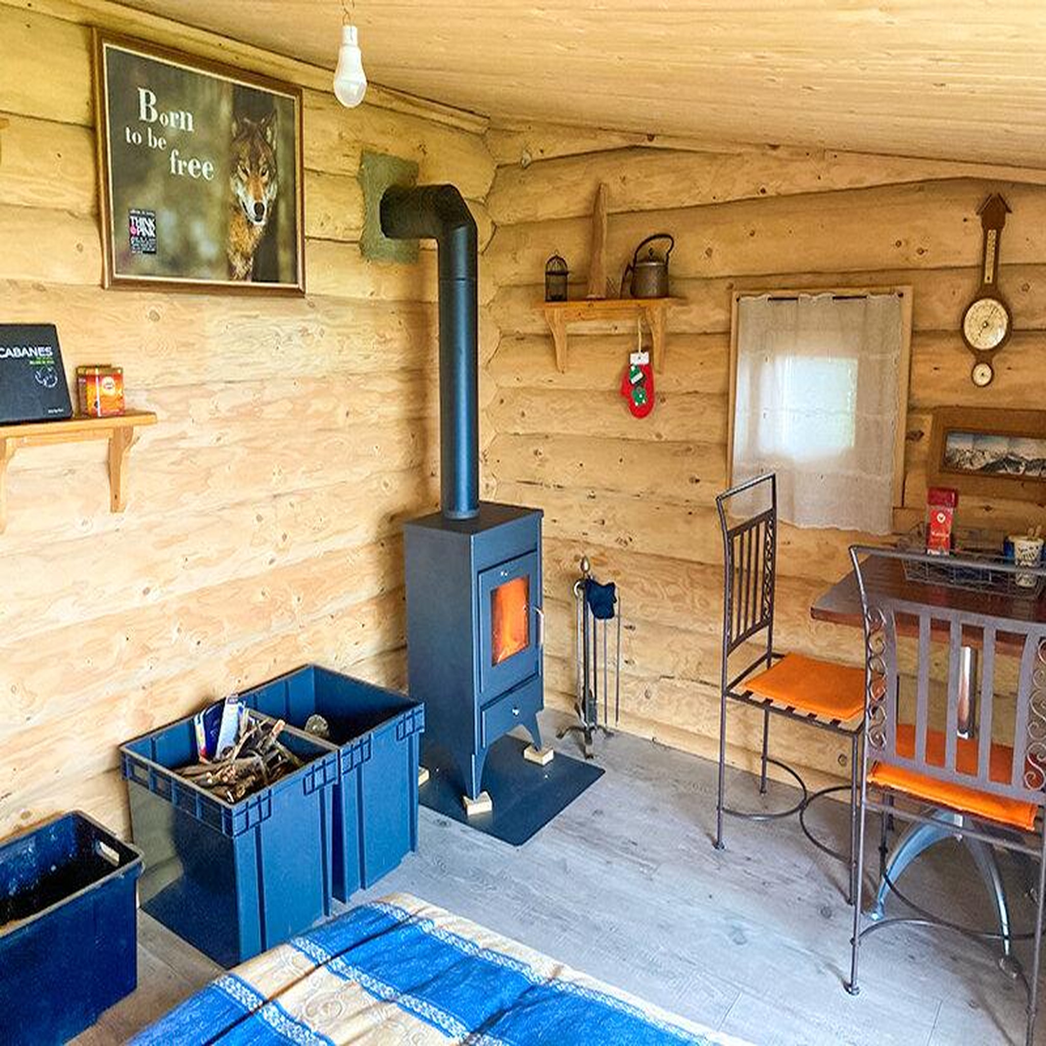 Voir la diapositive 4 : Smartbox 2 jours insolites dans une cabane en bois dans les alpes - coffret cadeau séjour