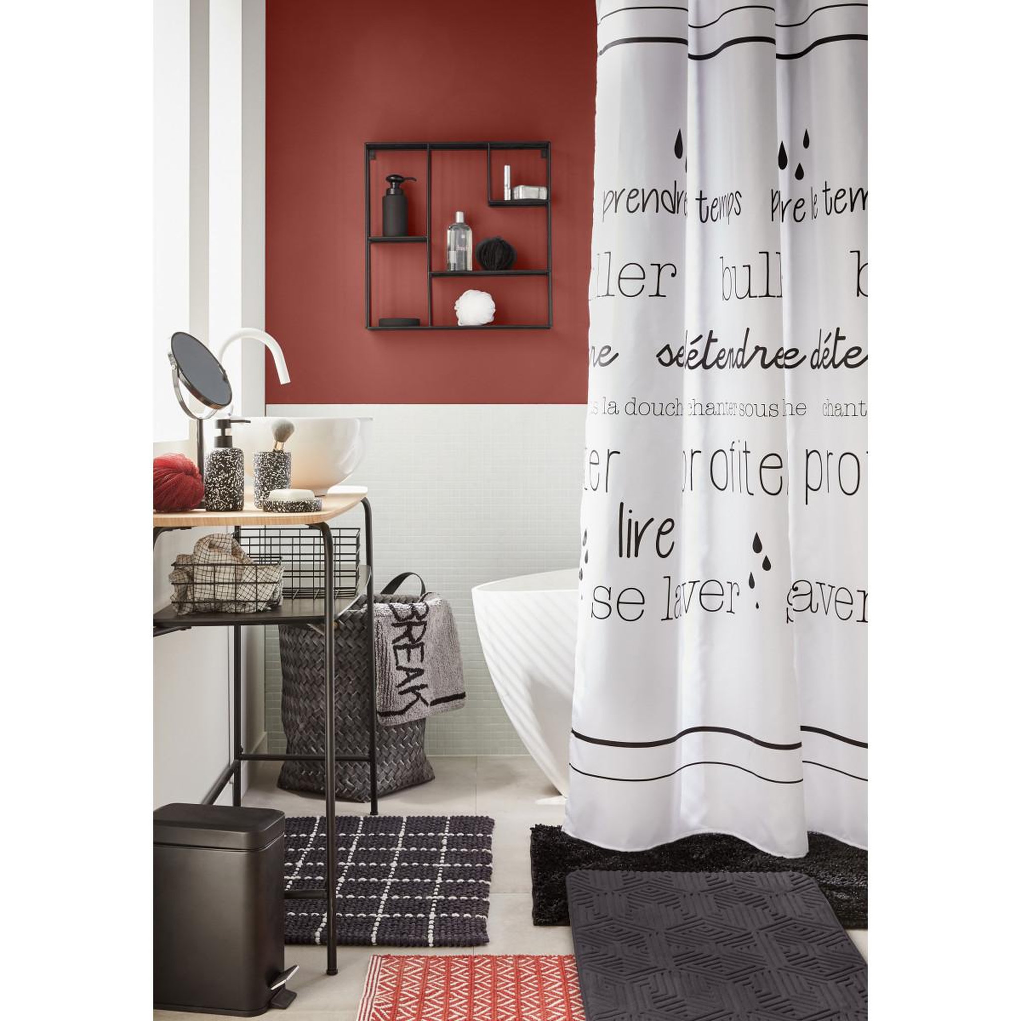 Voir la diapositive 6 : GUY LEVASSEUR Tapis de bain déco fil doré en polyester 50x80cm