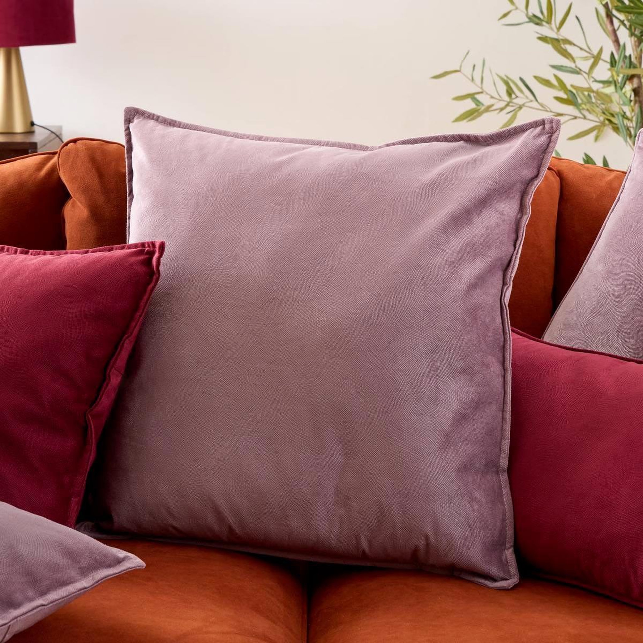 Voir la diapositive 5 : ATMOSPHERA Coussin déco uni  lilou  55x55cm parme
