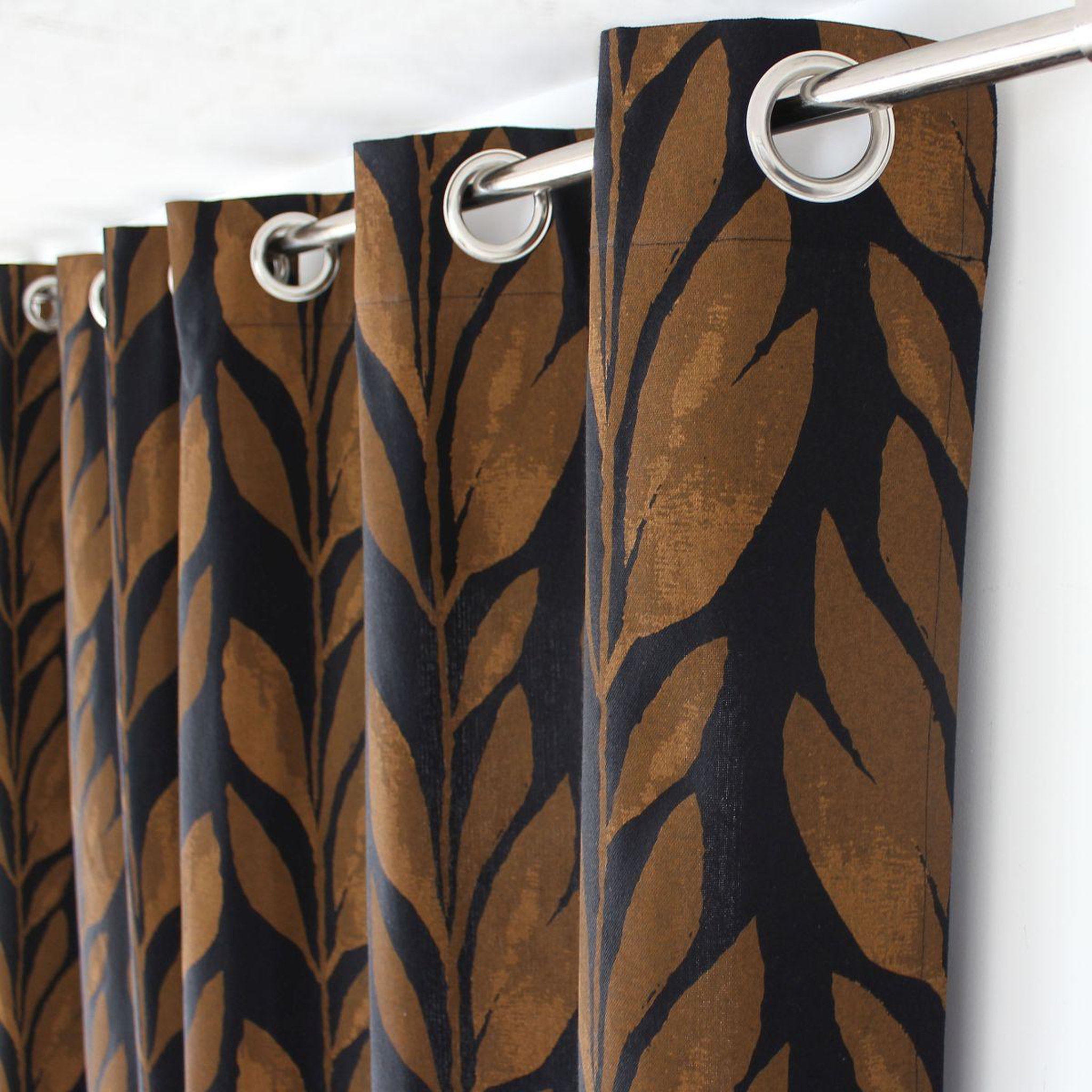 Voir la diapositive 2 : ENJOY HOME Rideau à œillets imprimé  copper  140x240cm noir & café