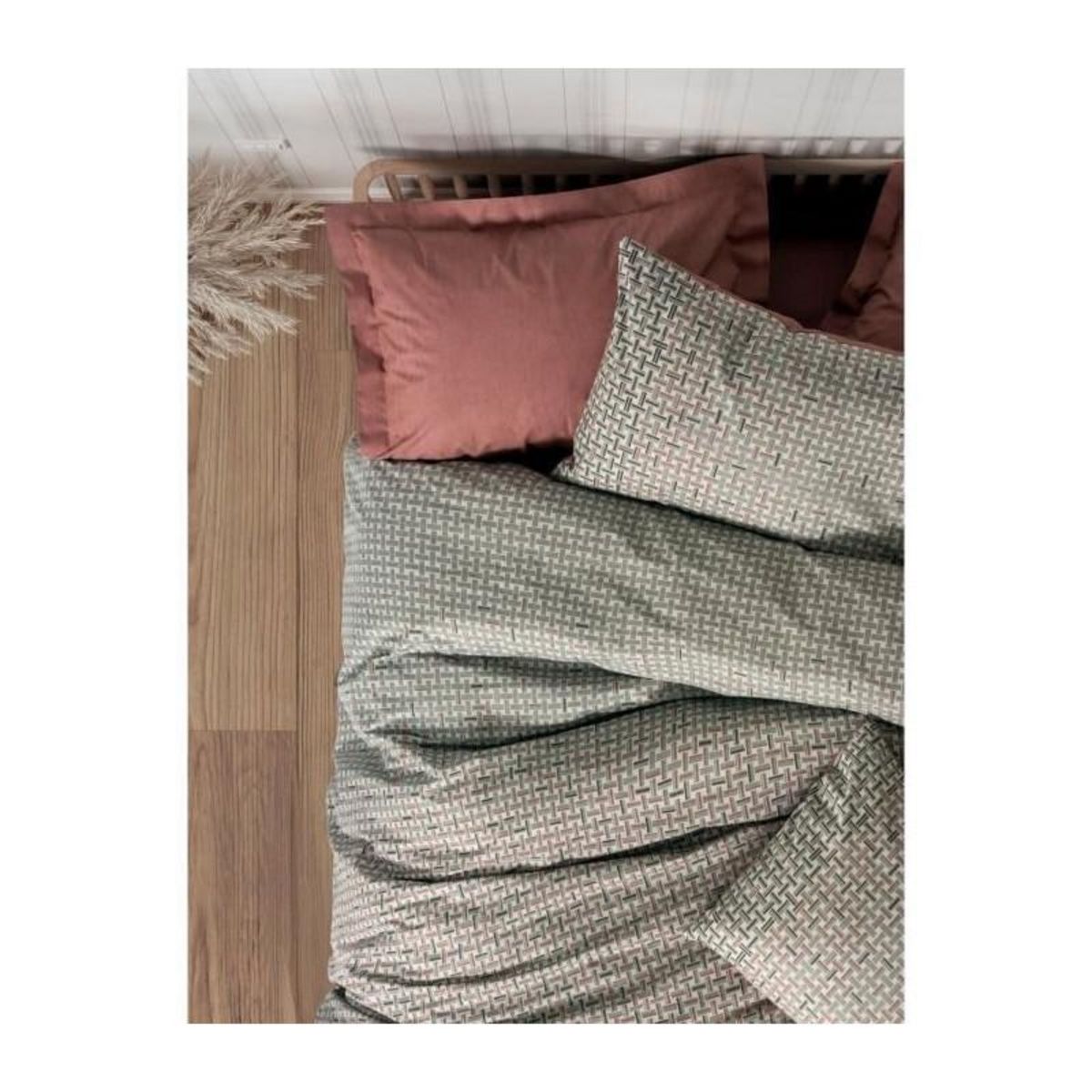 GENERIQUE Parure de lit - 129CTN64647 - 1 housse de couette 220 x 240 cm + 2 taies d'oreiller 60 x 60 cm - 100% coton ranforcé - Rouge