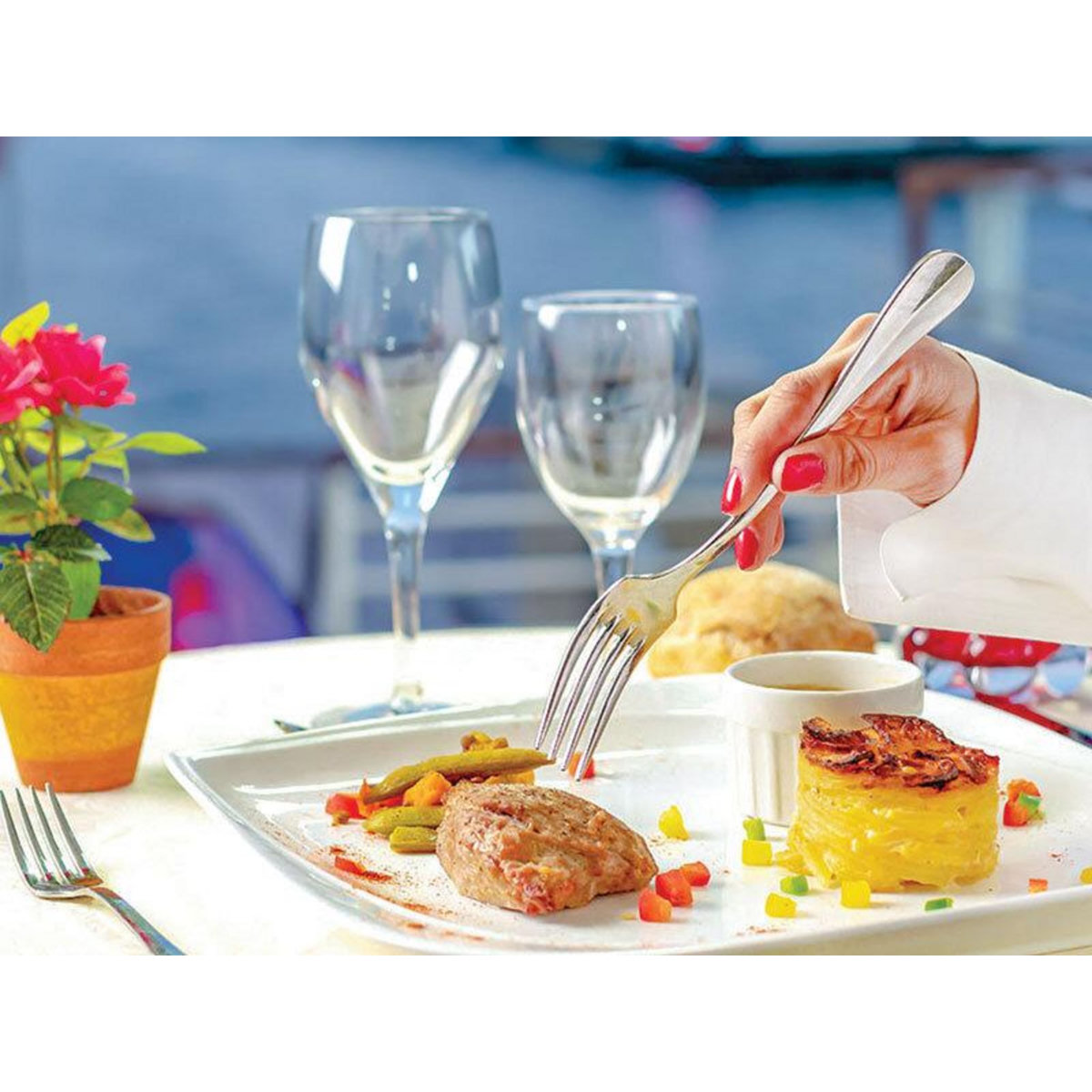 Smartbox 2h d'excursion sur la Seine avec dîner, pour 2 personnes - Coffret Cadeau Sport & Aventure