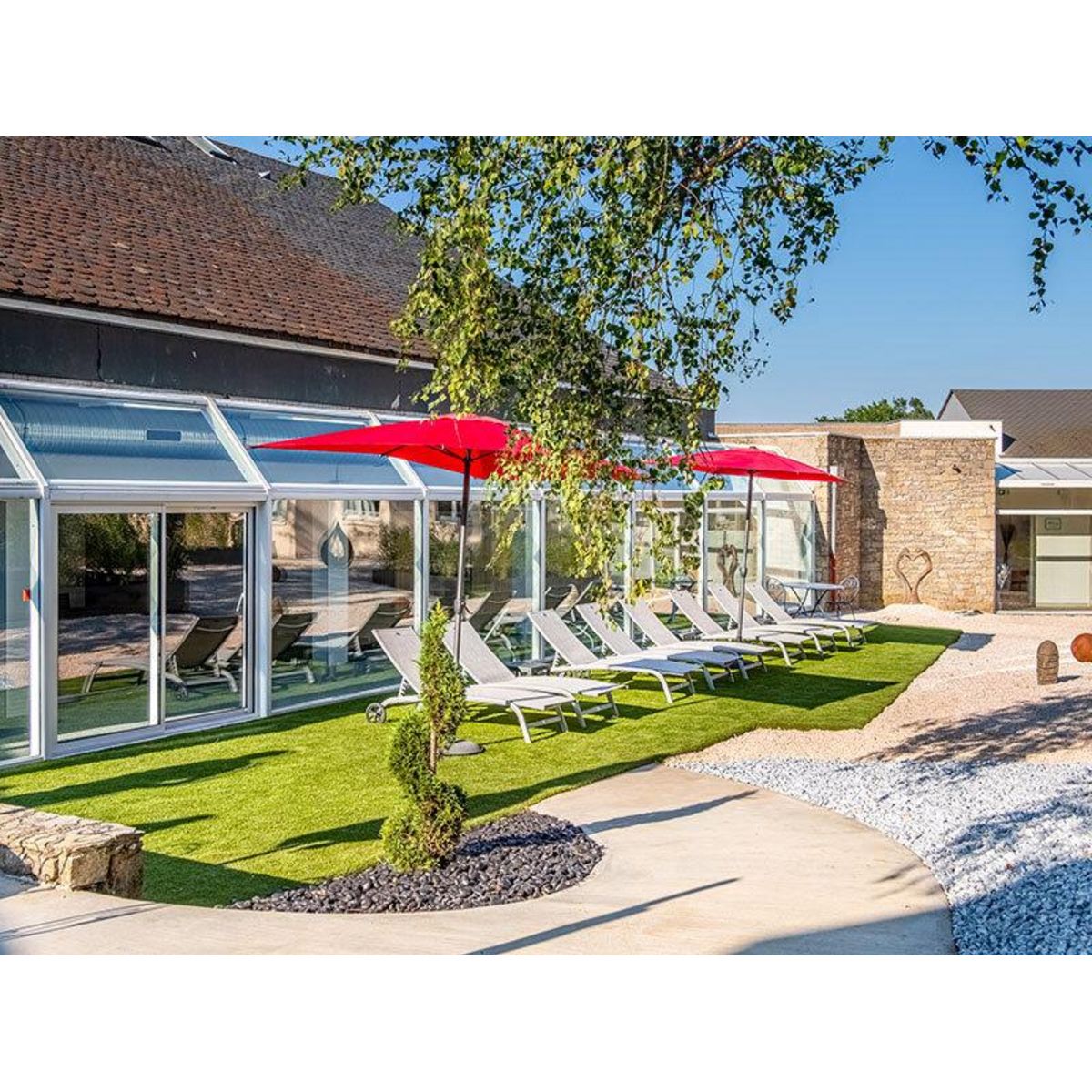 Smartbox 2 jours en hôtel avec dîner, accès à l'espace bien-être et lit hydromassant près de Rodez - Coffret Cadeau Séjour