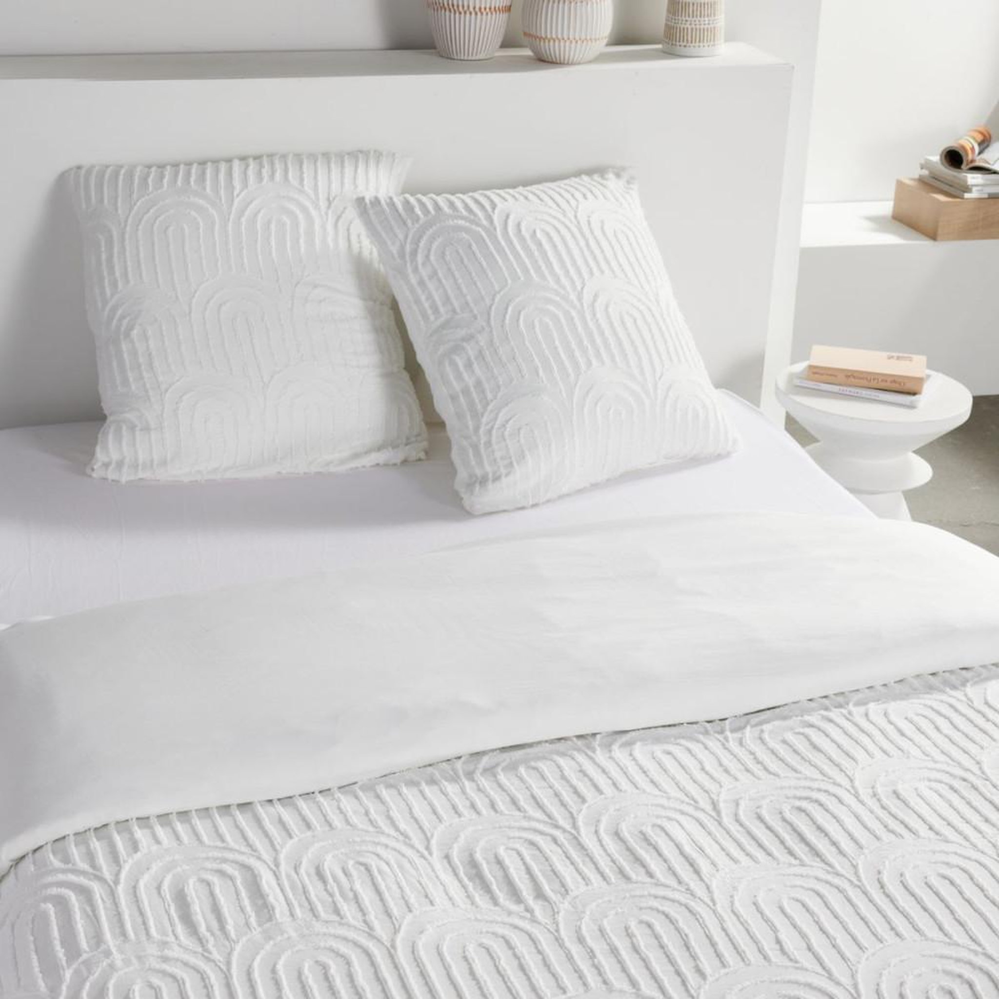 Voir la diapositive 2 : Today Parure de lit - TODAY - Essential - 2 personnes - 220 x 240 cm - Effet tufté graphique blanc