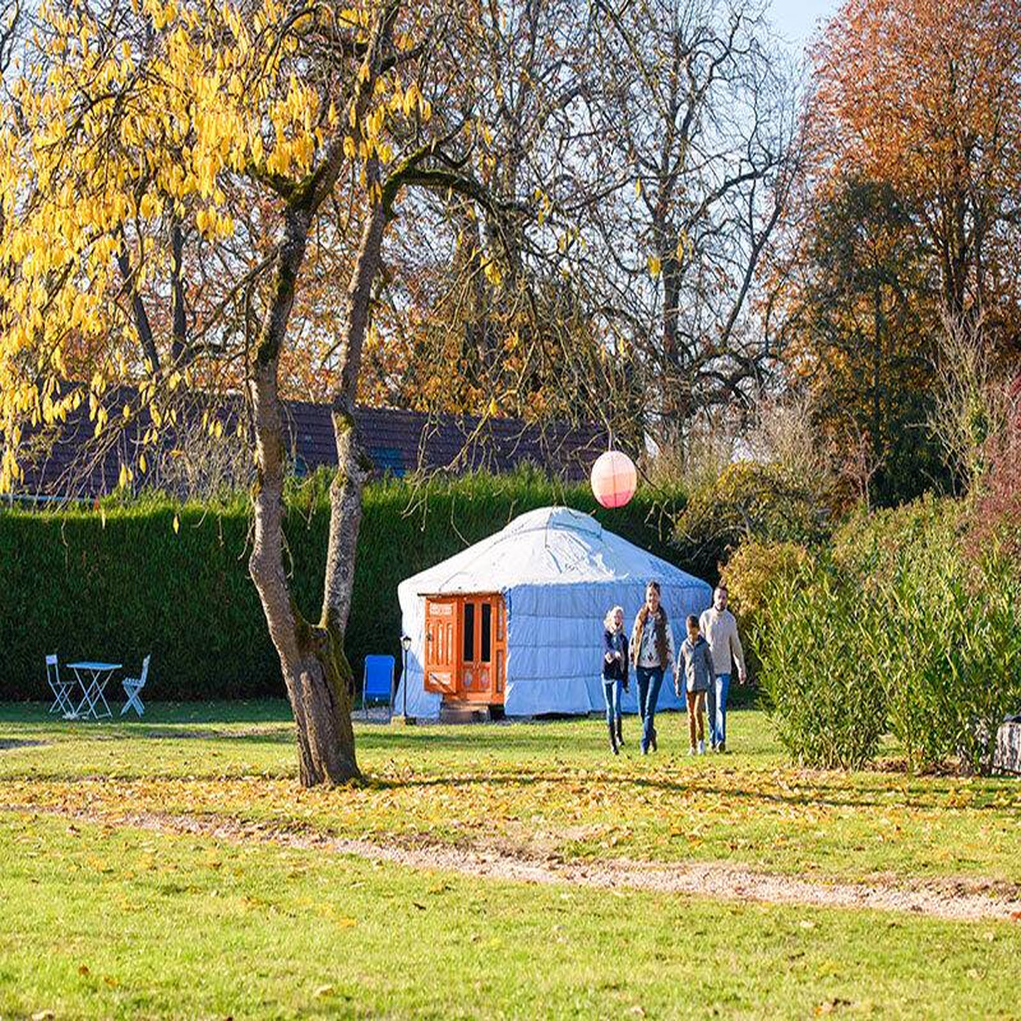 Voir la diapositive 4 : Smartbox Séjour insolite : 3 jours en yourte avec journée au spa près de paris - coffret cadeau séjour