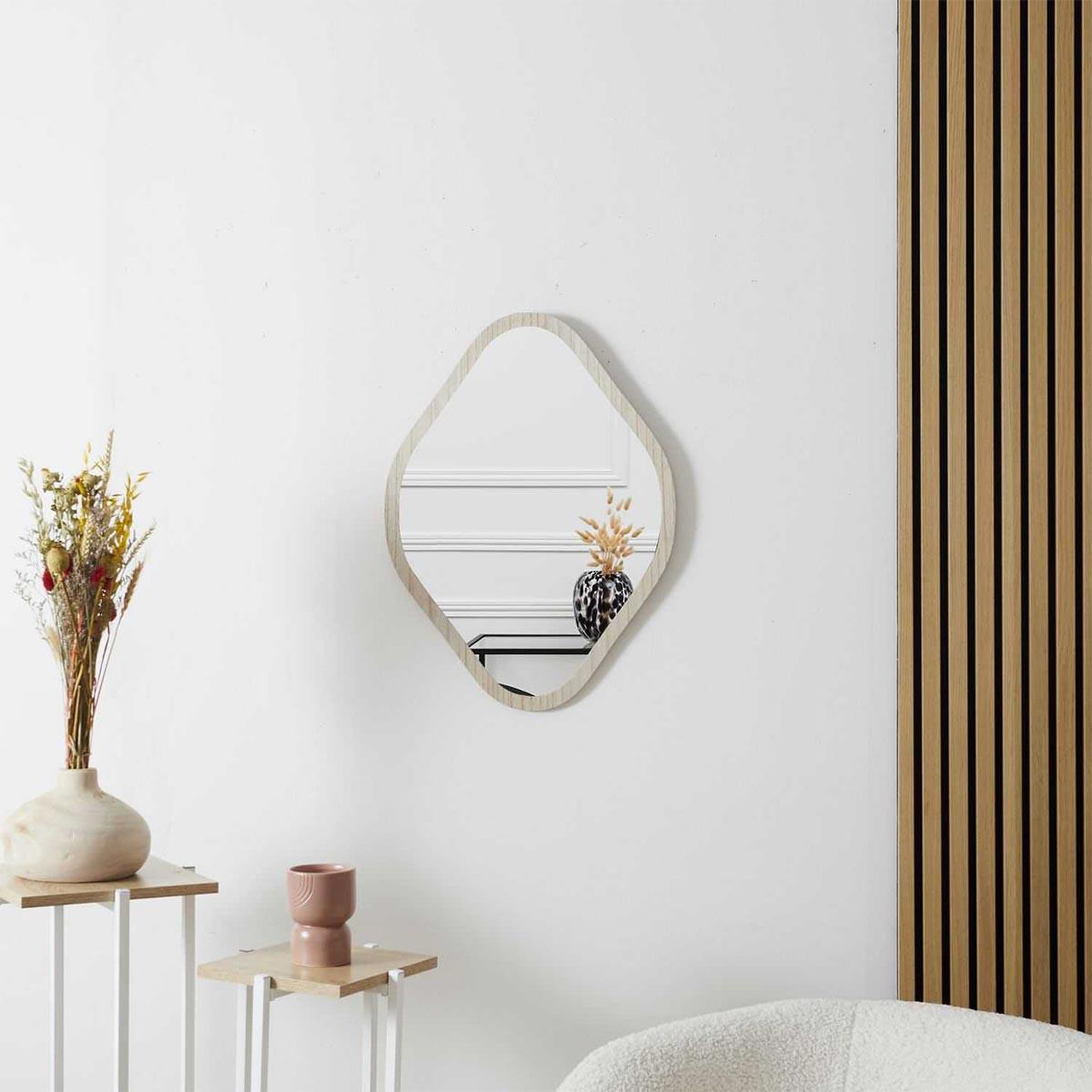 Voir la diapositive 2 : The Home Deco Factory Miroir losange déco  elio  60cm naturel