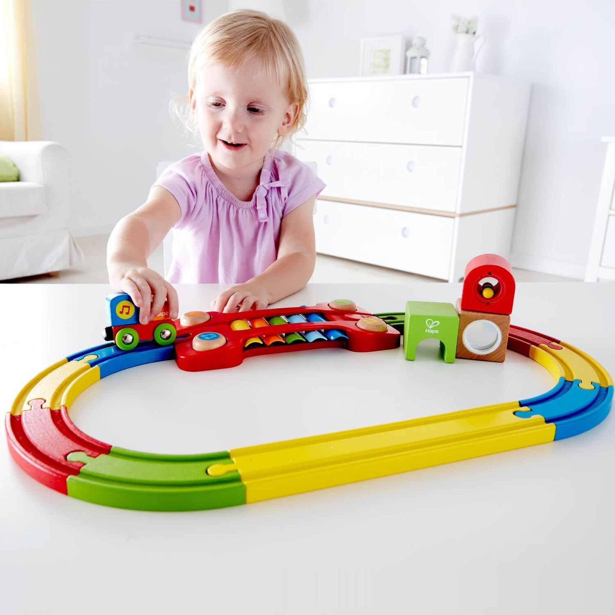 Voir la diapositive 2 : Hape Chemin de fer sensoriel