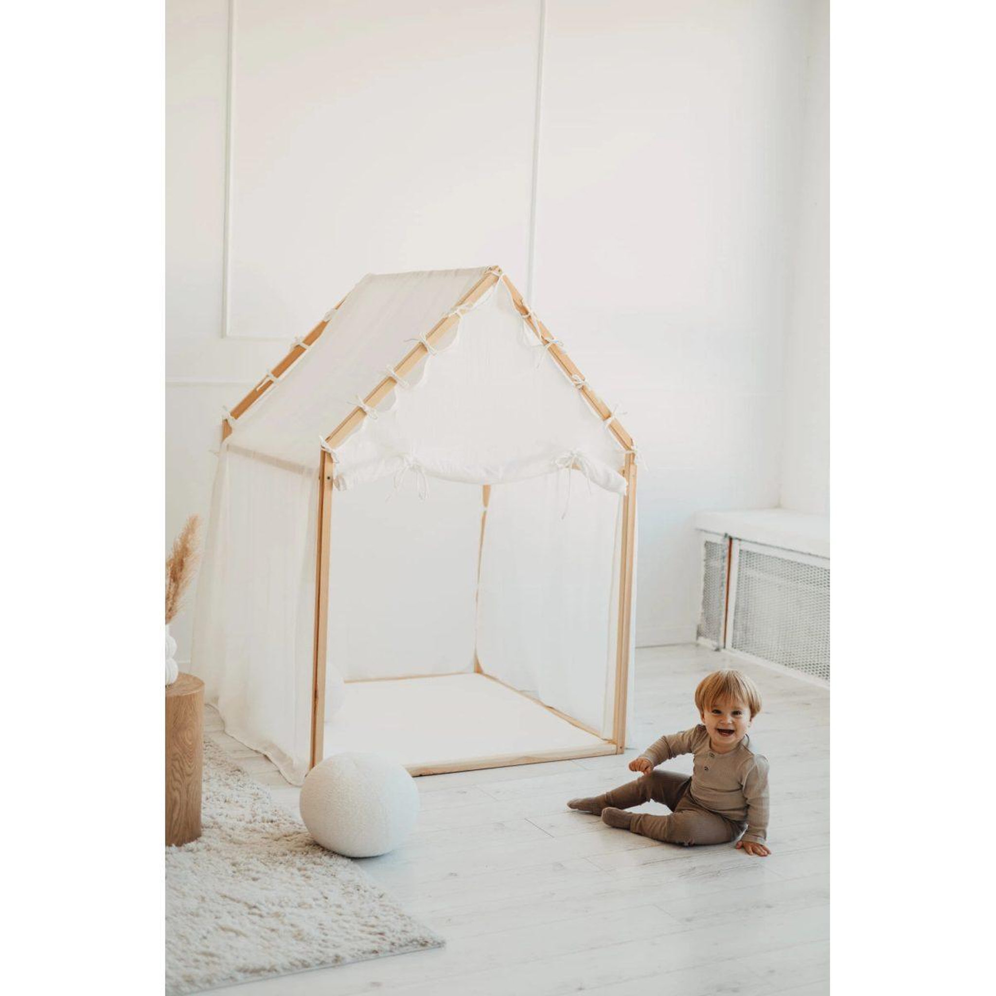Voir la diapositive 4 : MONIO FOR KIDS Cabane de jeu en bois et mousseline 106 x 106 x 150 cm, store enroulable — Blanc