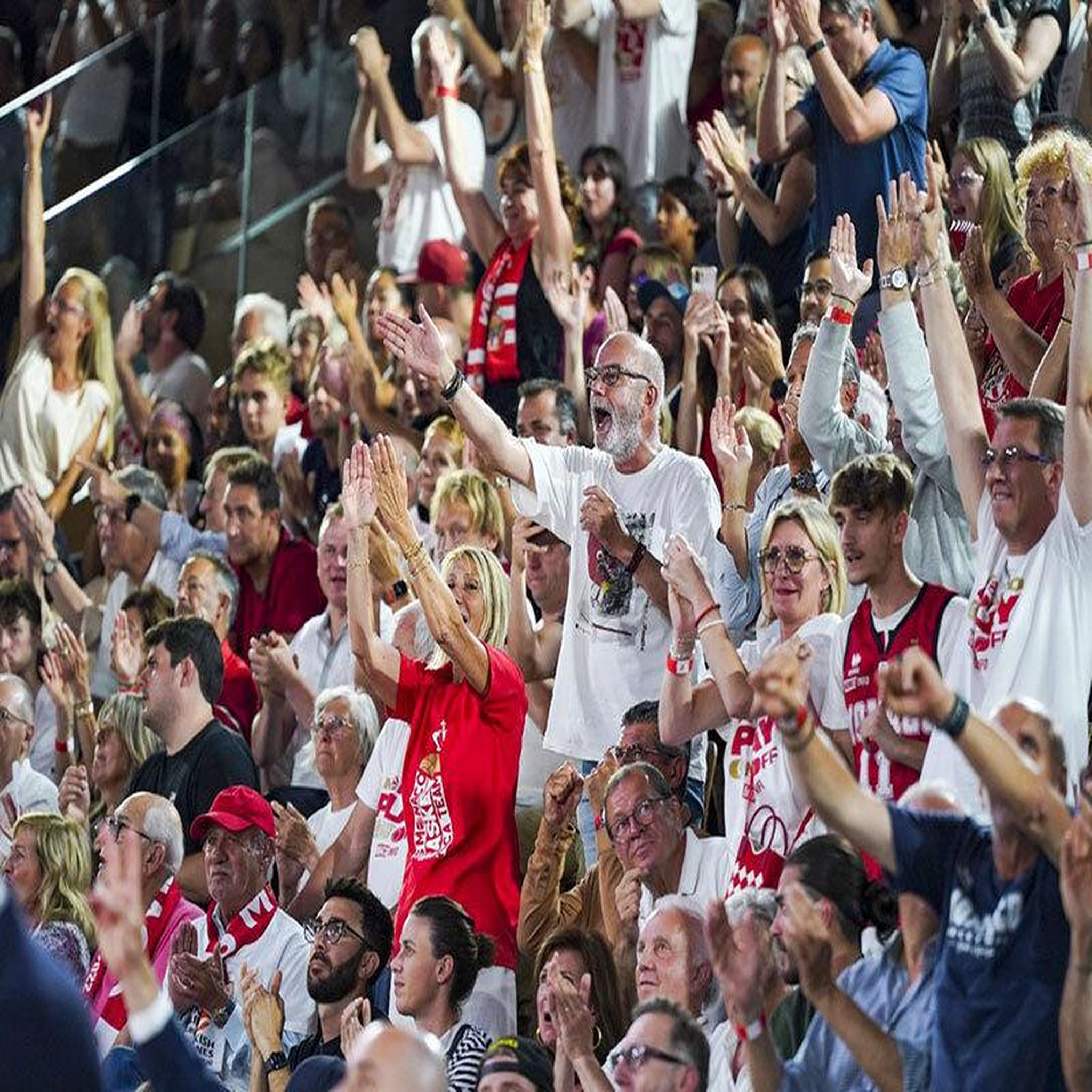 Voir la diapositive 4 : Smartbox Accès VIP en lounge pour un match de l'AS Monaco Basketball avec cocktail dînatoire - Coffret Cadeau Sport & Aventure