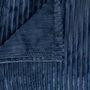 Voir la diapositive 3 : ATMOSPHERA Plaid en Velours Côtelé  Arum  220x240cm Bleu Encre