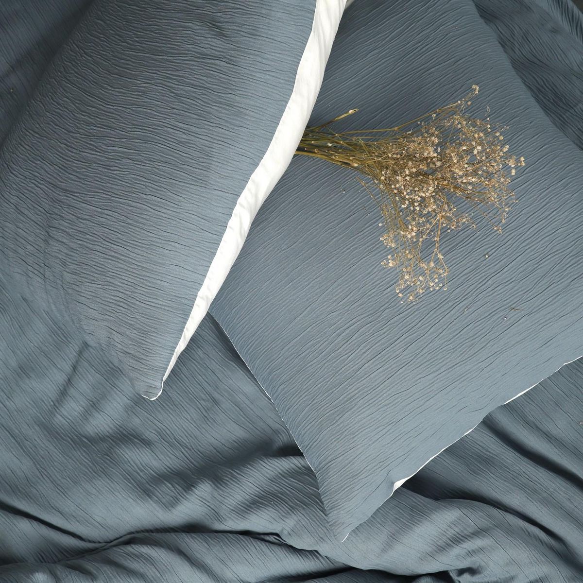 Les Ateliers du Linge Parure Gaze De Microfibre 260x240cm Bicolore Bleu Petrole + Blanc