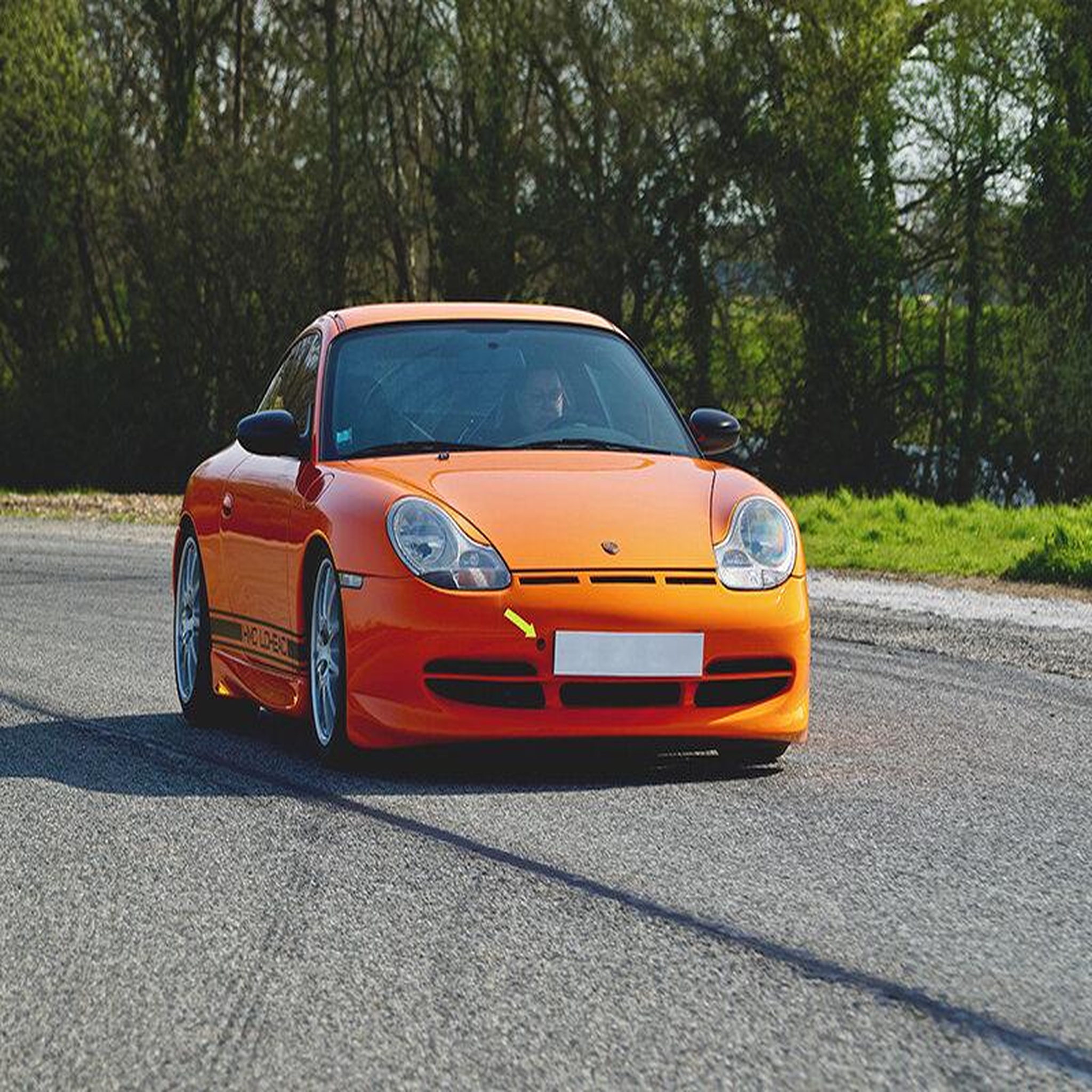 Voir la diapositive 3 : Smartbox Pilotage d'une porsche carrera : 6 tours sur le circuit de lohéac - coffret cadeau sport & aventure