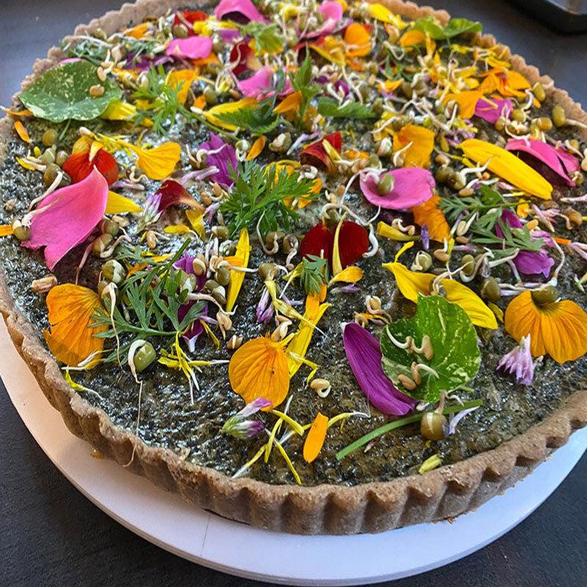 Voir la diapositive 2 : Smartbox Cours de cuisine végétarienne à base de plantes sauvages sur les bords du lac d'annecy - coffret cadeau gastronomie