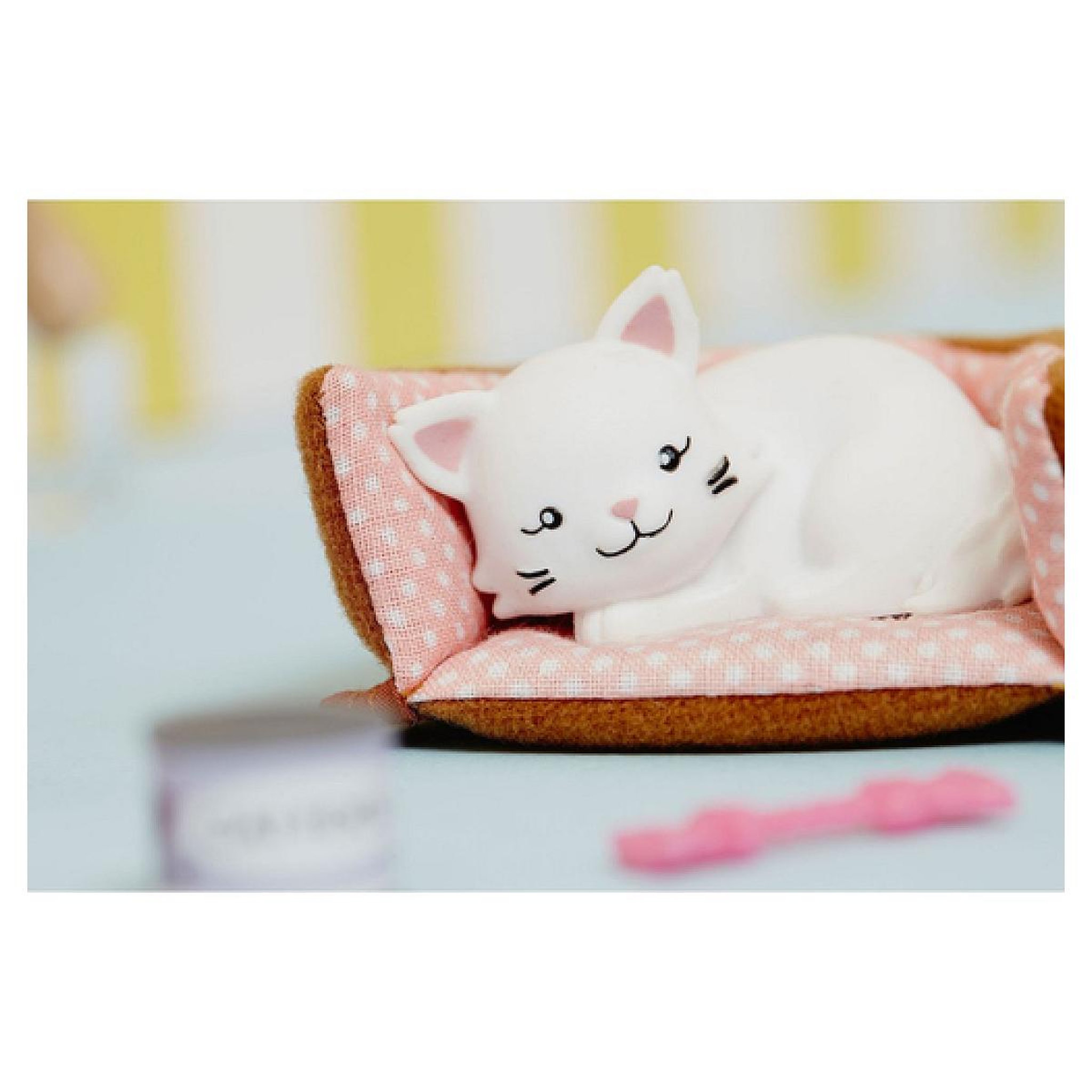 Voir la diapositive 2 : BIGJIGS Figurine Lottie Dolls Pandora le chat Persan
