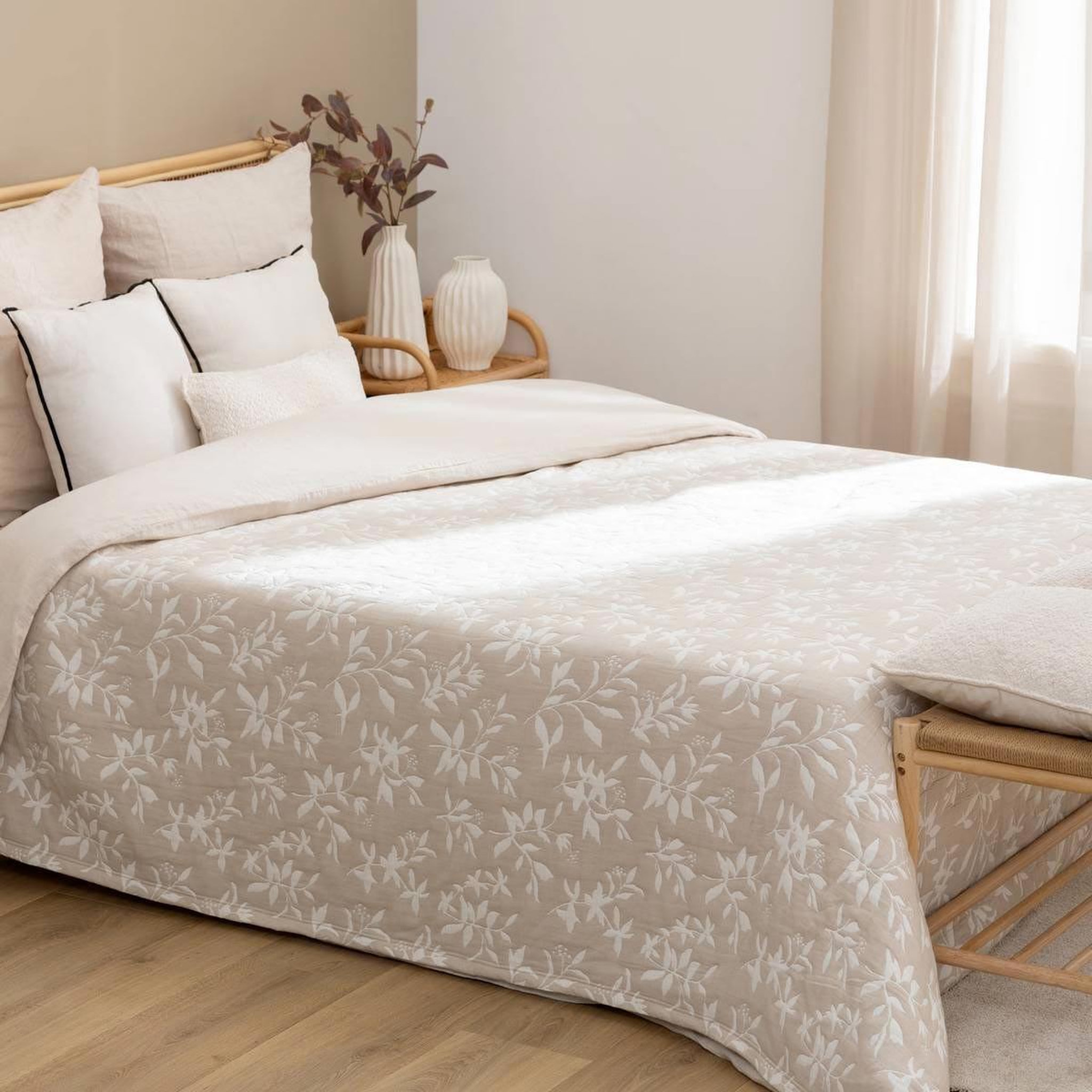 Voir la diapositive 4 : ATMOSPHERA Dessus de lit réversible  nuvia  240x260cm beige